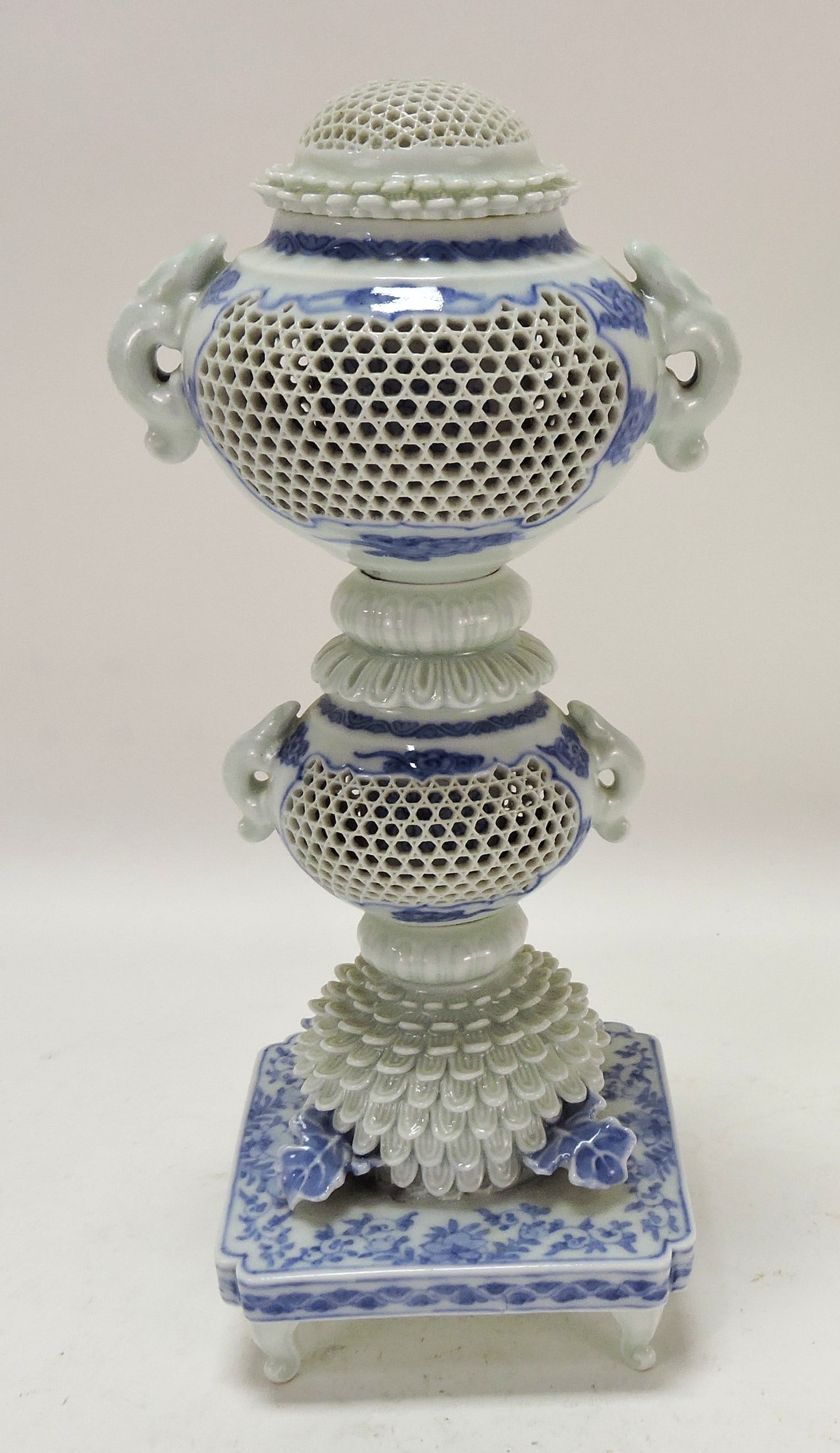 Fine Japanese porcelain Hirado censor (1 of 2)