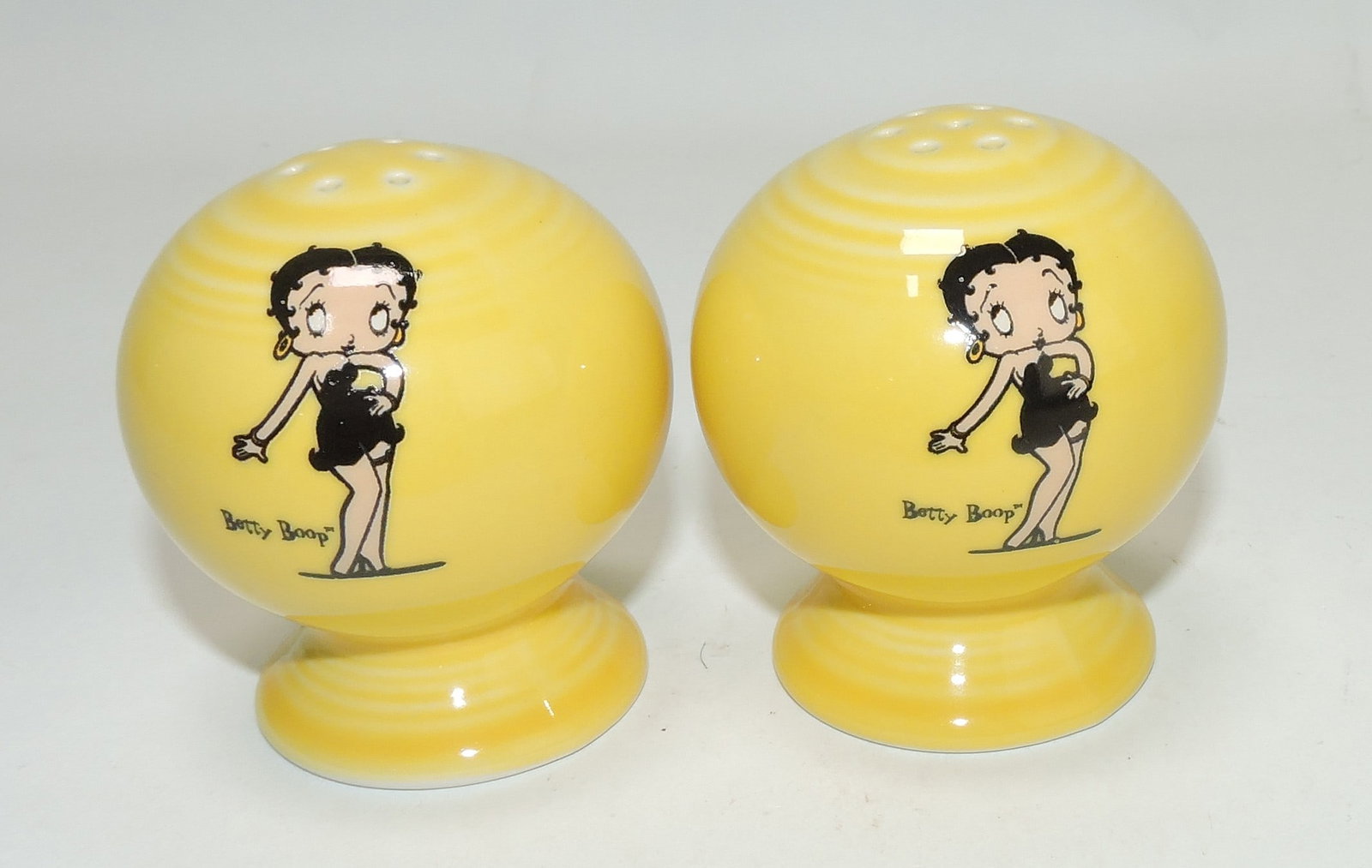 Fiesta Post 86 'Betty Boop' pair of shakers: .