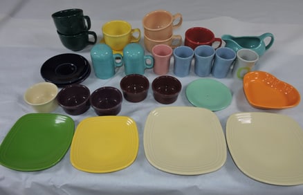 Fiesta Post 86 lot of 28 assorted pcs