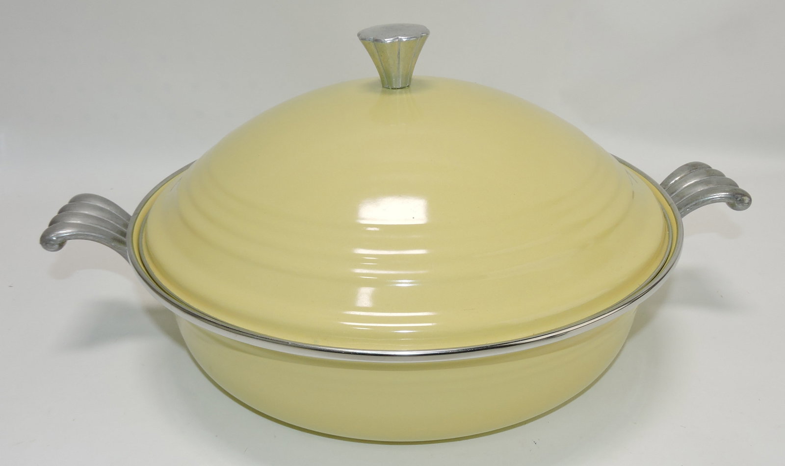 Fiesta Post 86 metal baking pan with: lid