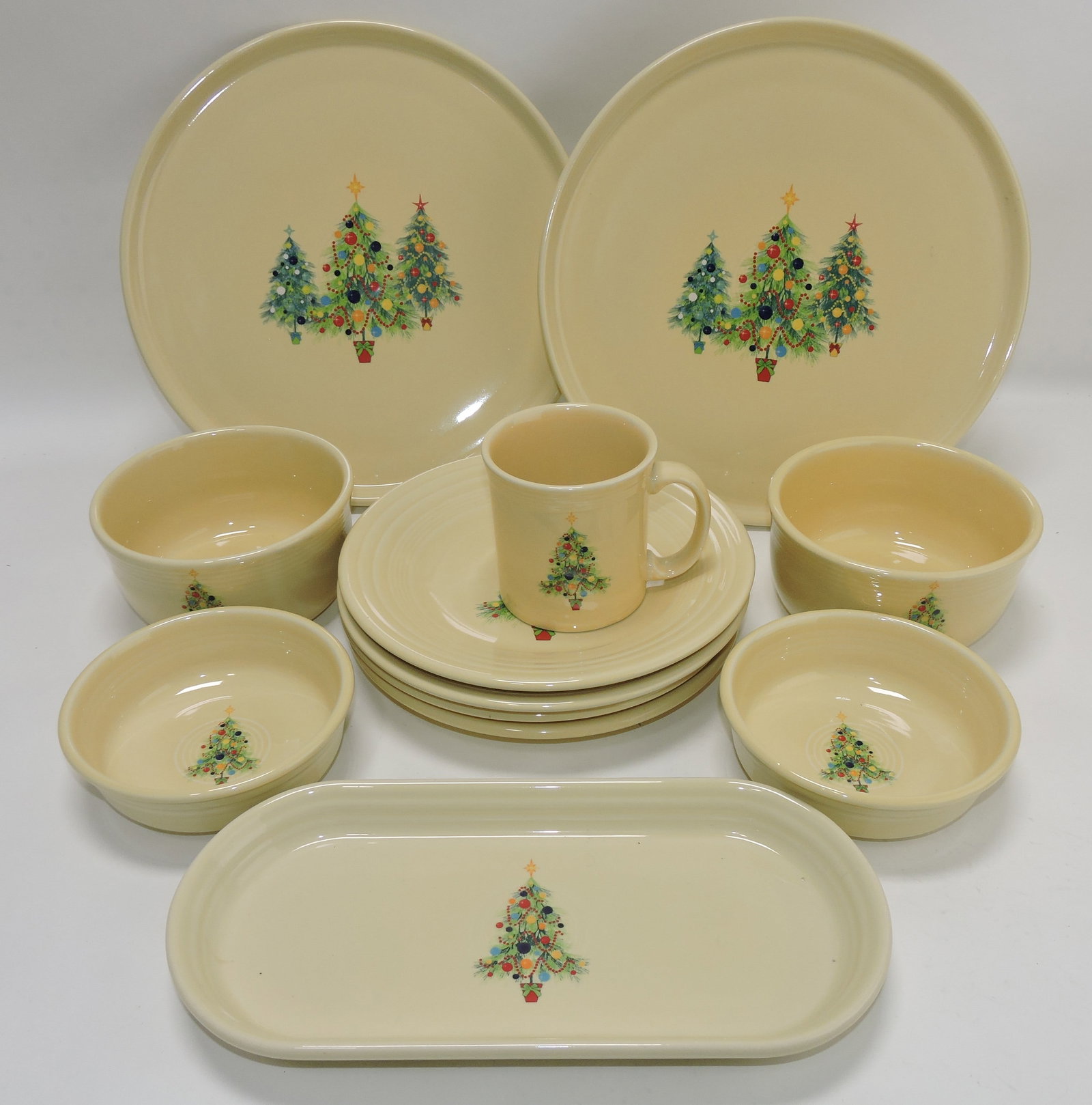 Fiesta Post 86 lot of 12 Christmas tree pcs: .