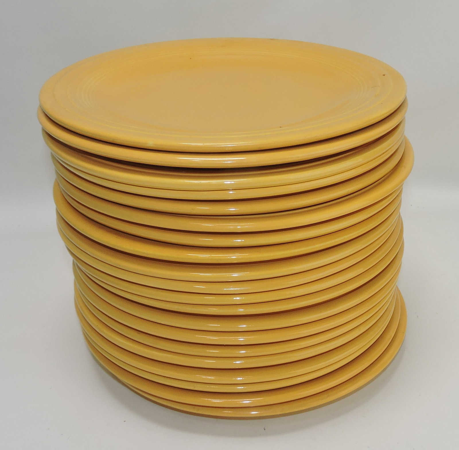 Fiesta 10" plate group, 20 yellow (1 of 1)
