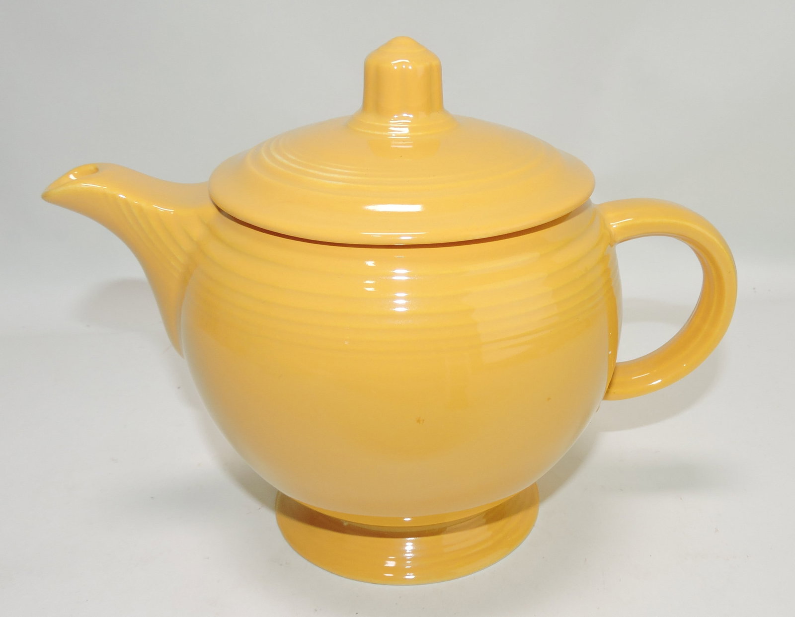 Fiesta medium teapot, yellow: .