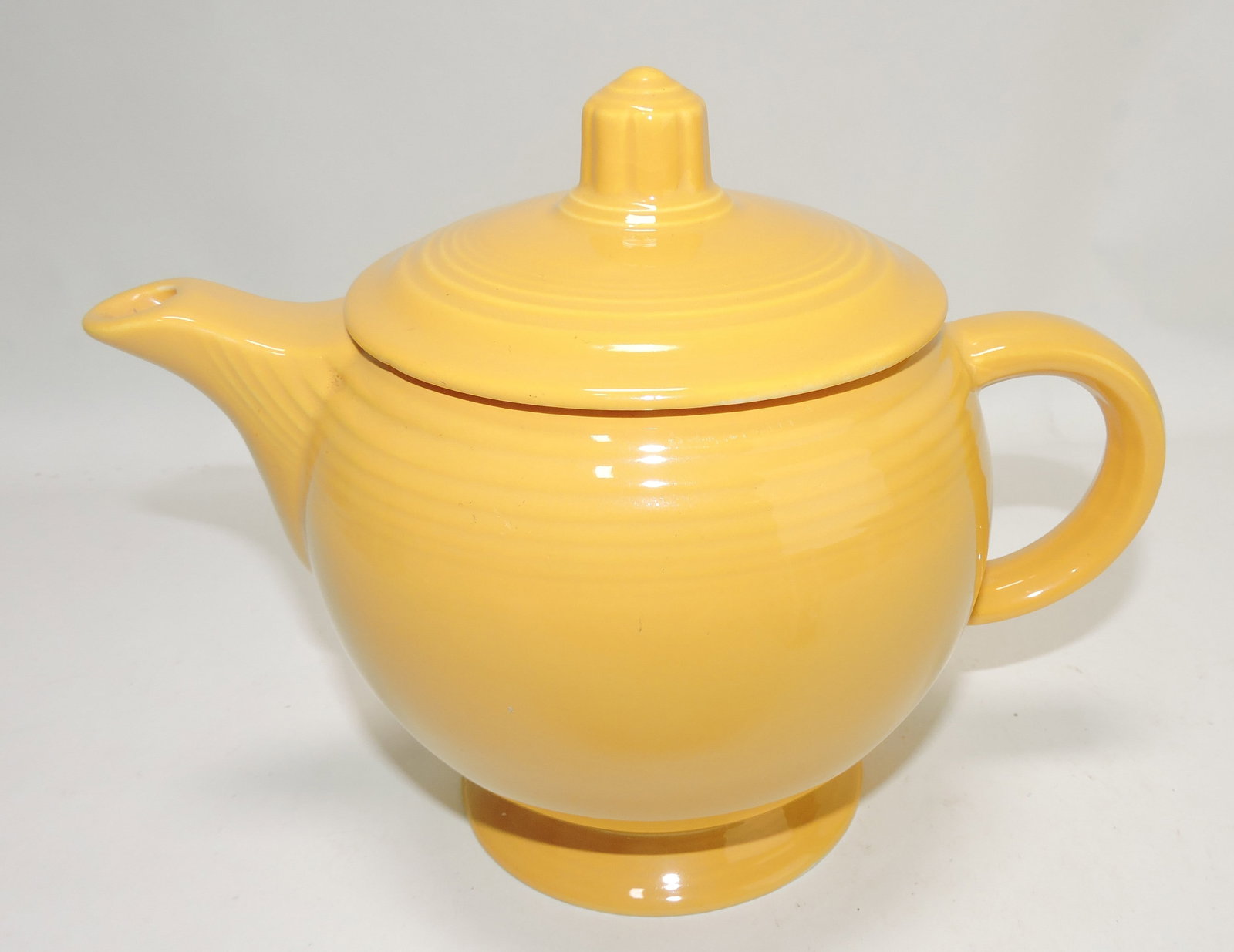 Fiesta medium teapot, yellow: .