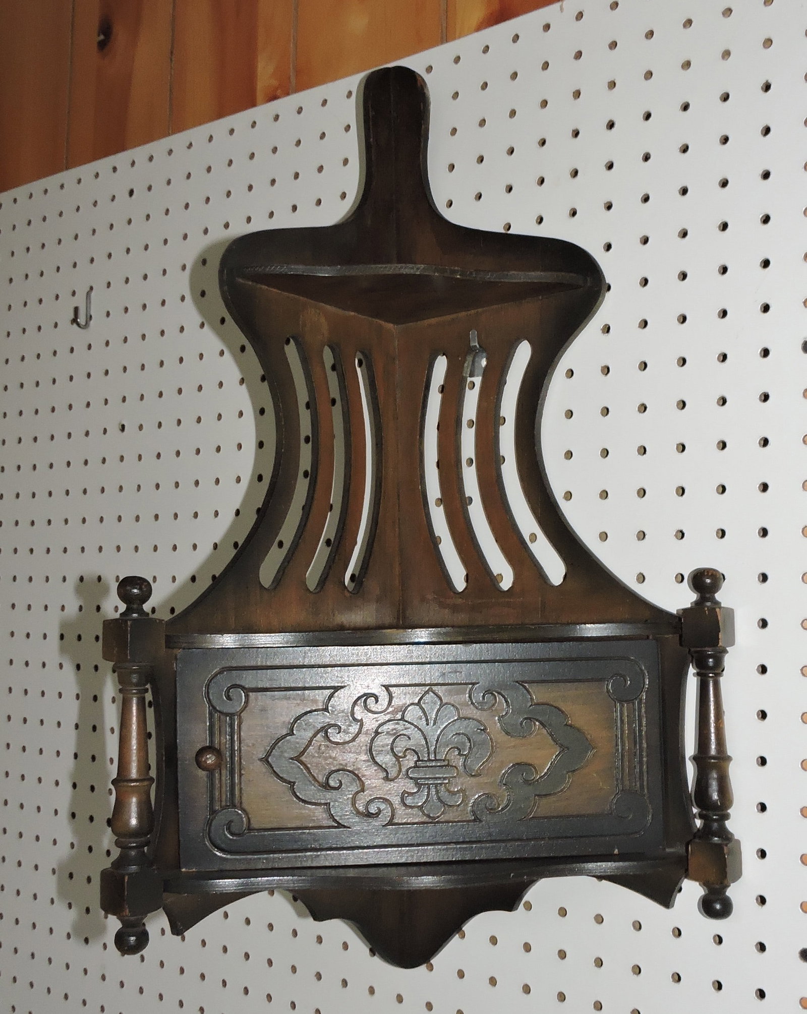 Wall hanging corner what not shelf,: 24"h