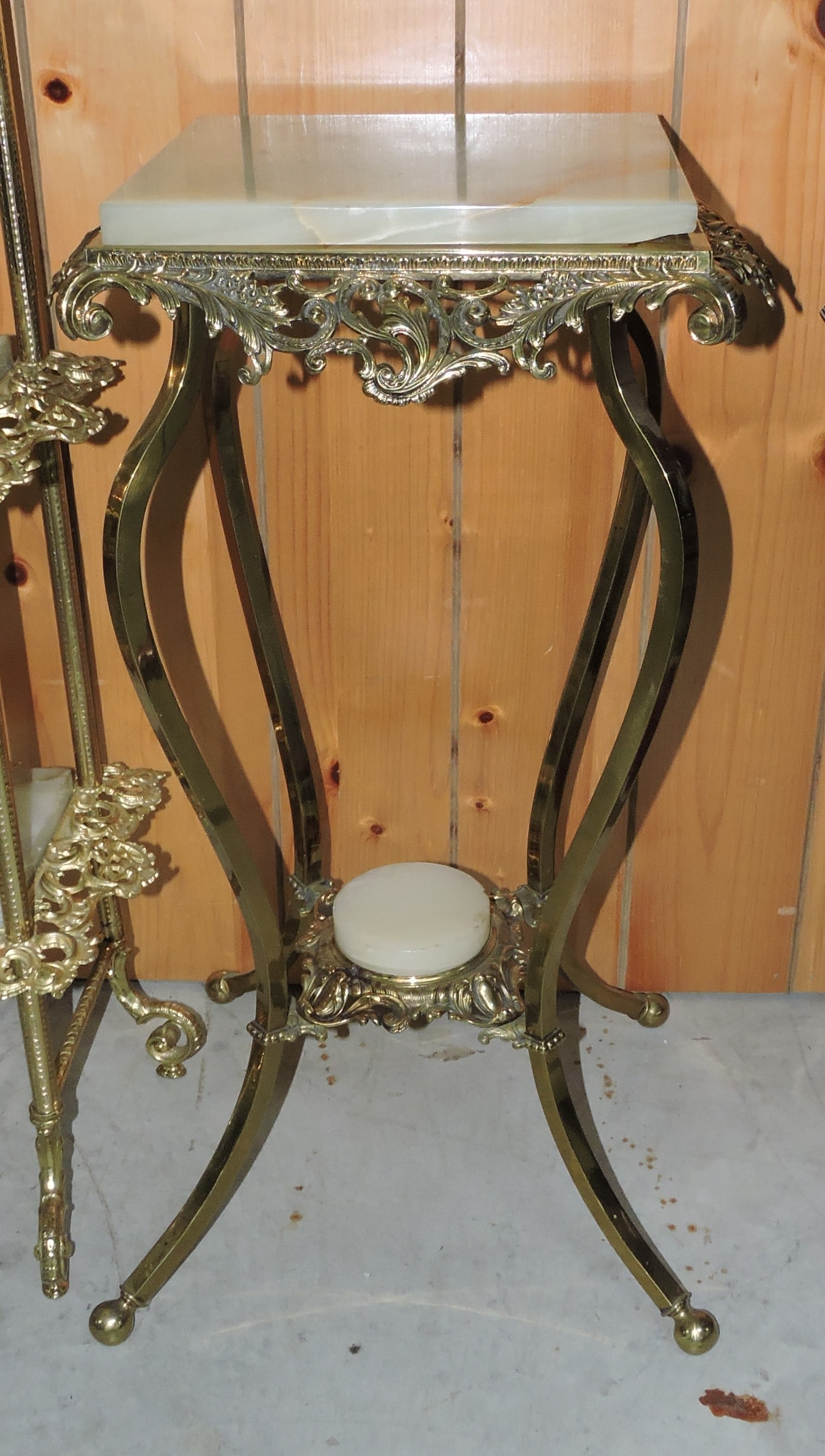 Brass and onyx fern pedestal, 30": .