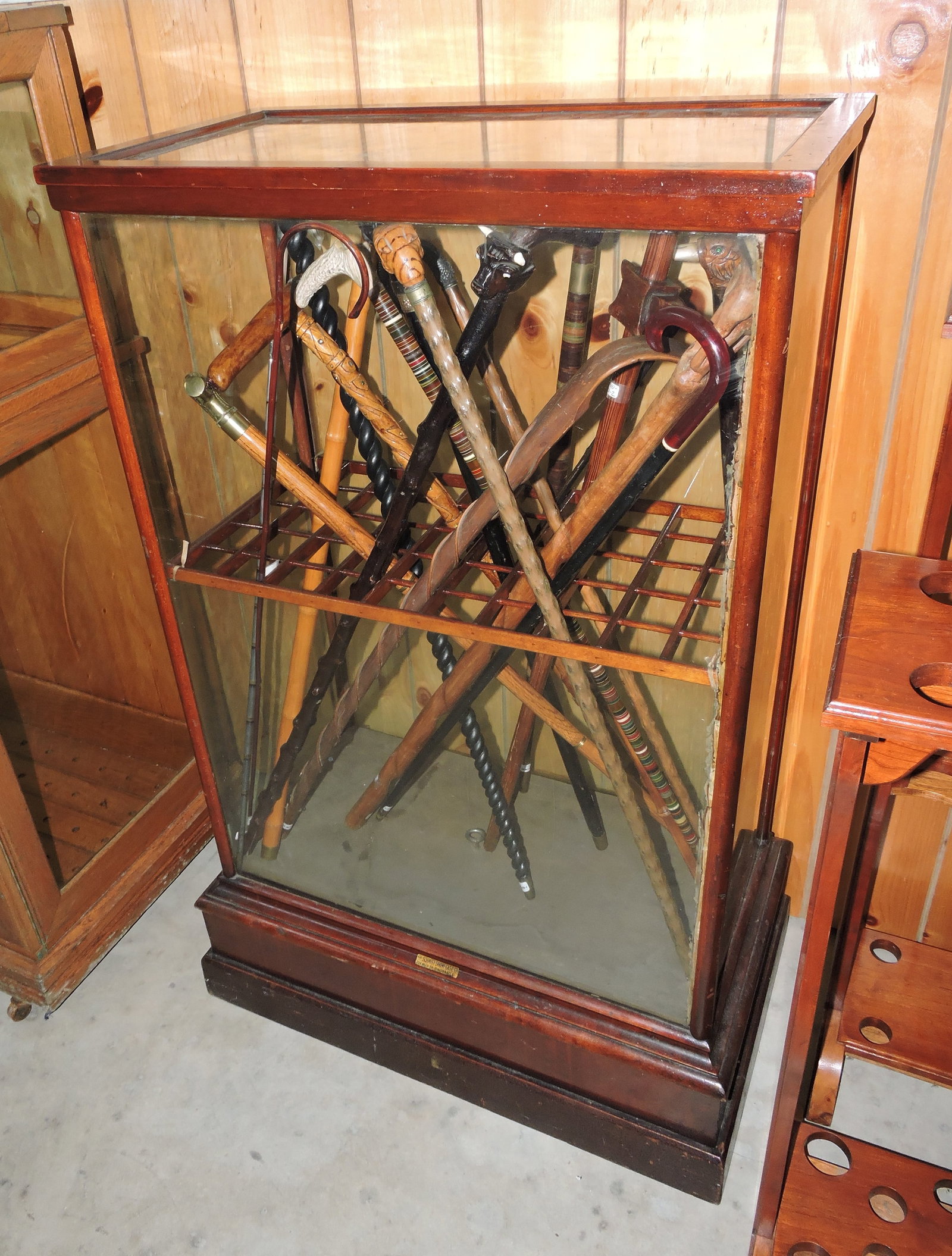 Schmidt Showcase Co. mahogany (1 of 2)