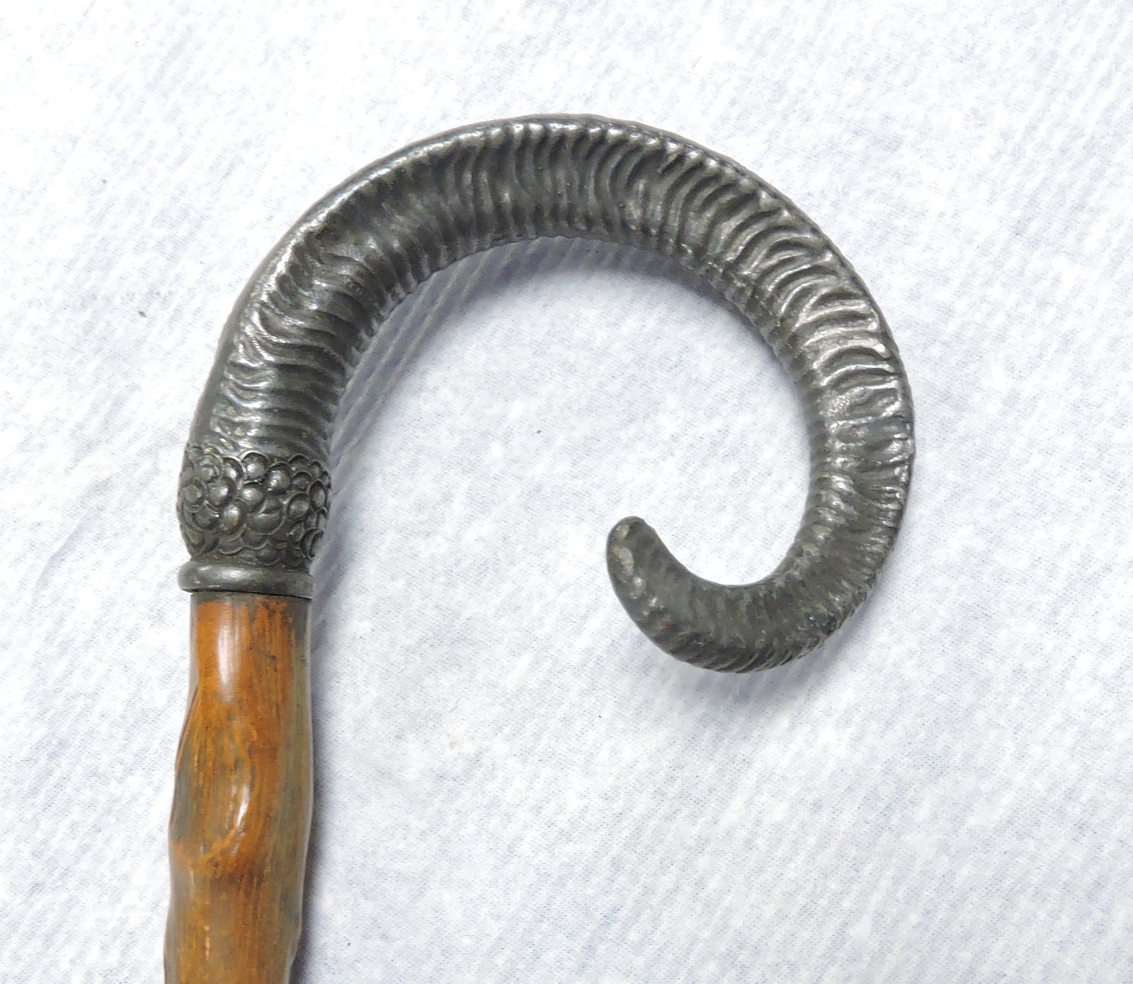 Walking stick/cane, with carved silver (1 of 2)