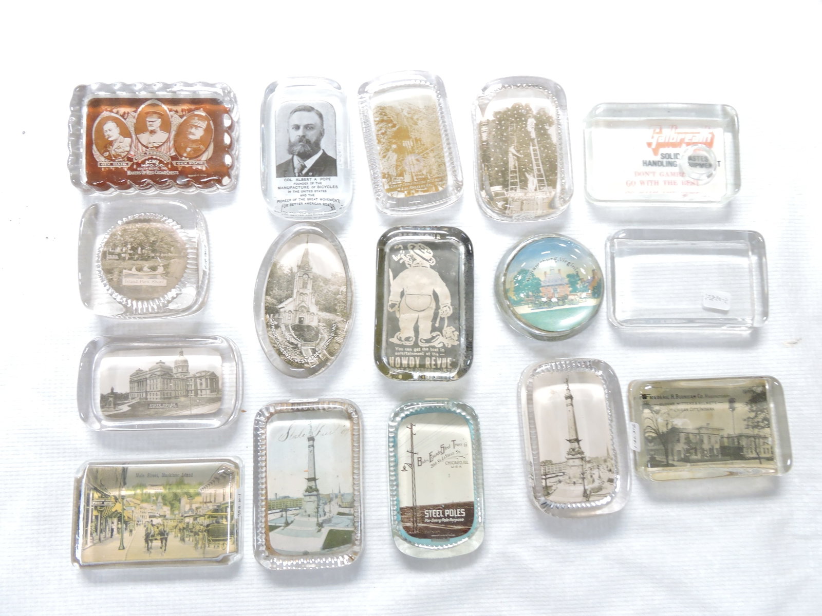 Lot of 16 glass paperweights, (1 of 1)