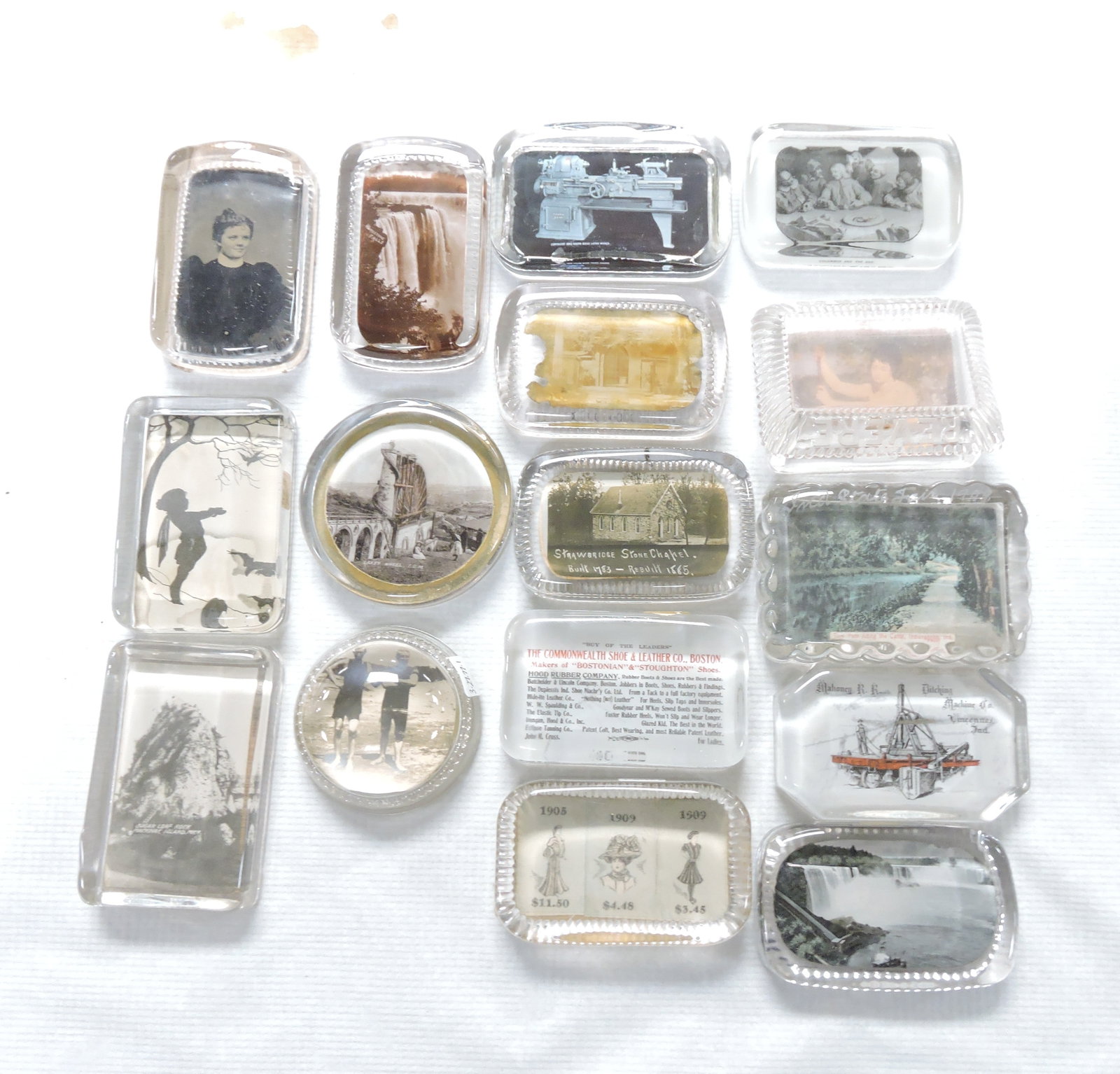 Lot of 16 glass paperweights, (1 of 1)