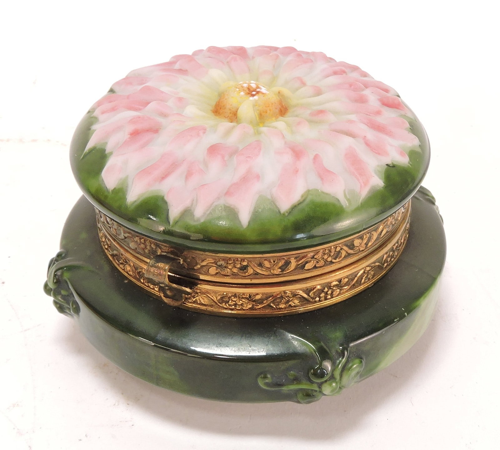 Wavecrest Chrysanthemum dark green (1 of 2)
