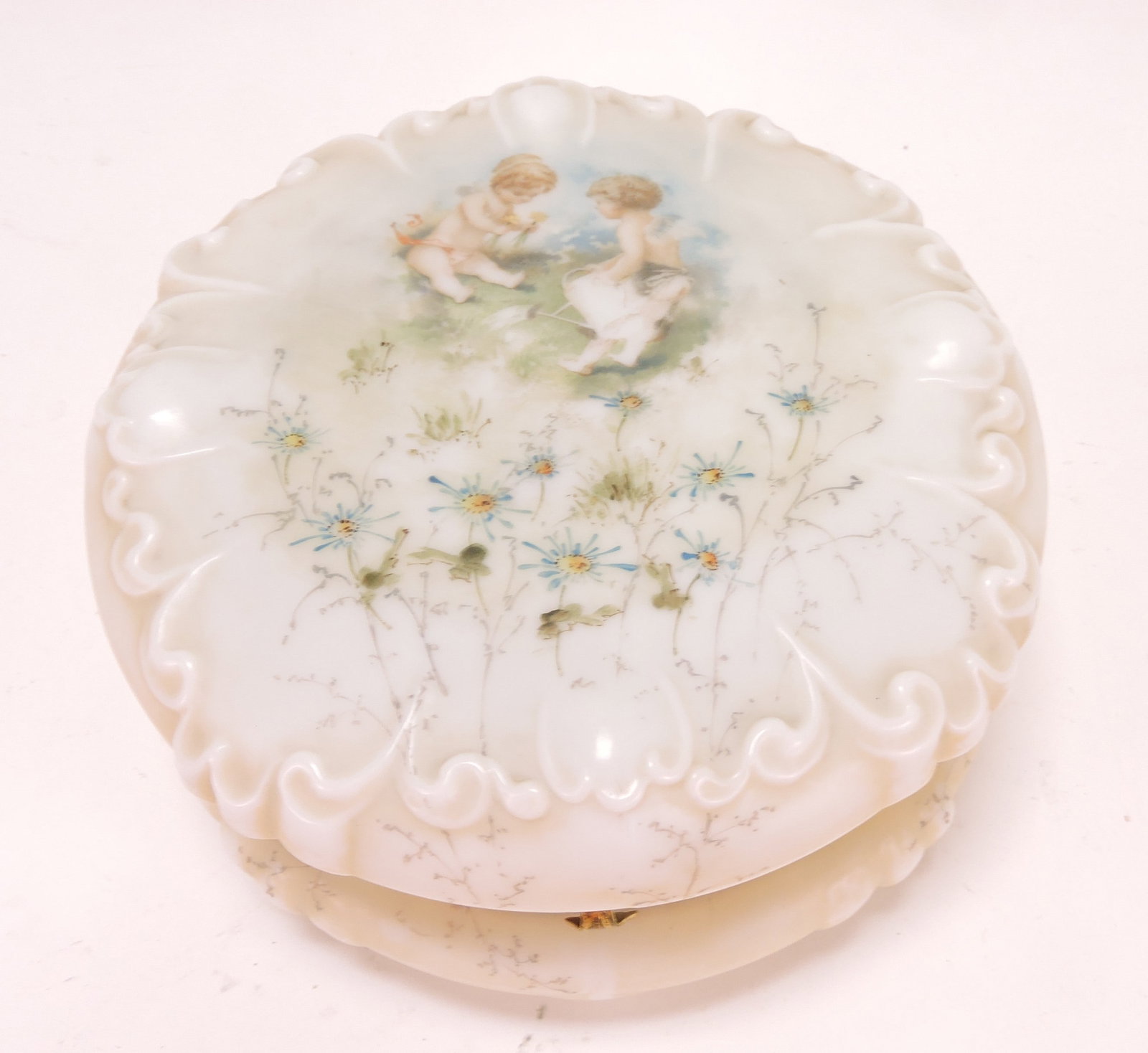 Wavecrest 7 1/2" dresser box with (1 of 1)