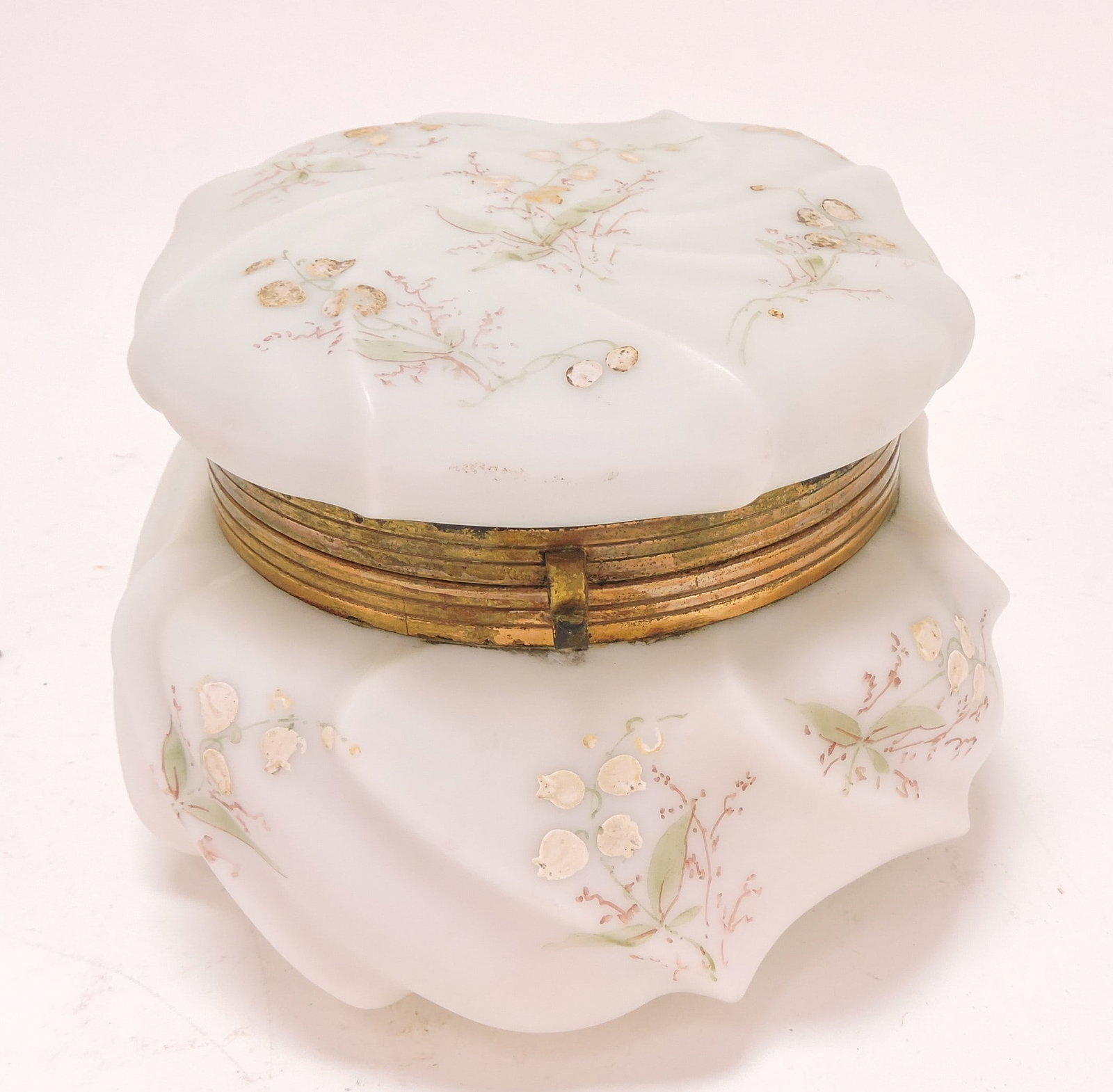 Wavecrest floral decorated swirl dresser (1 of 1)