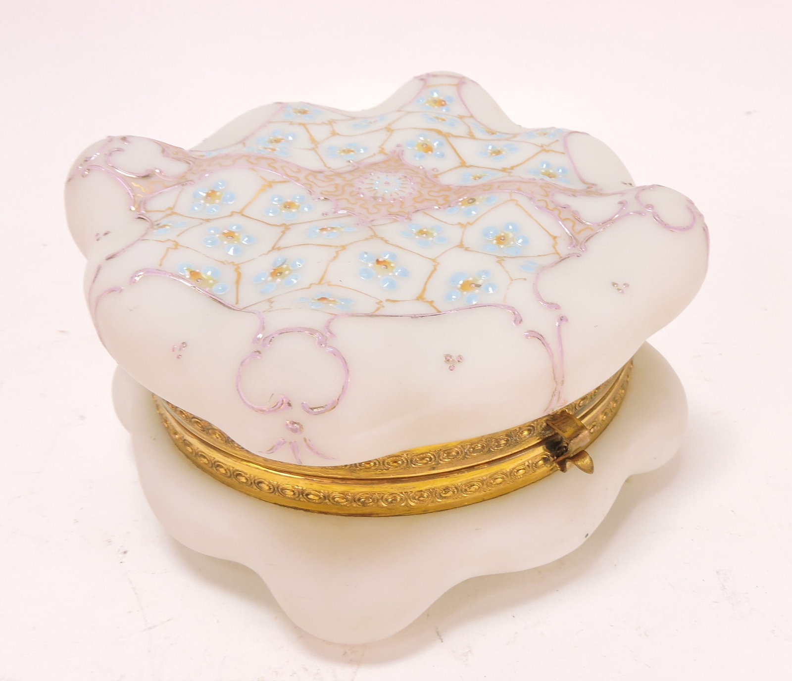 Wavecrest floral decorated dresser box, (1 of 1)