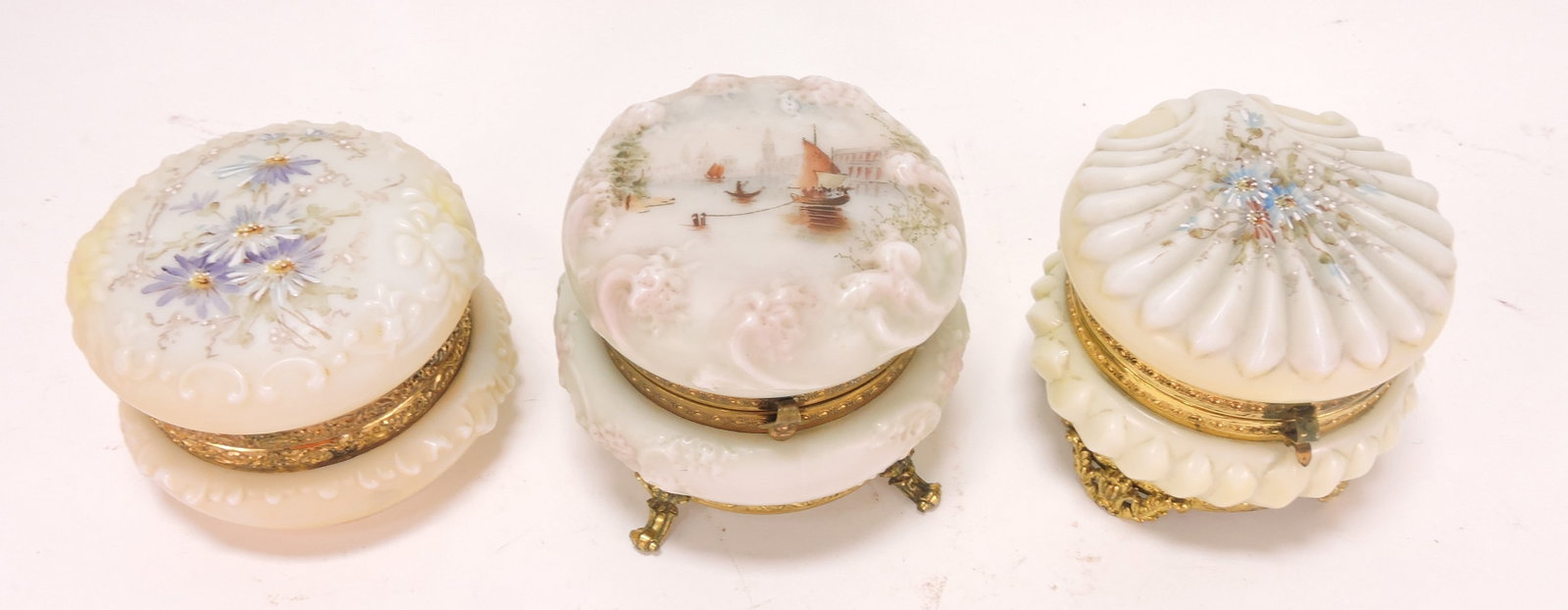 Wavecrest lot of 3 dresser jars, 4"d (1 of 1)