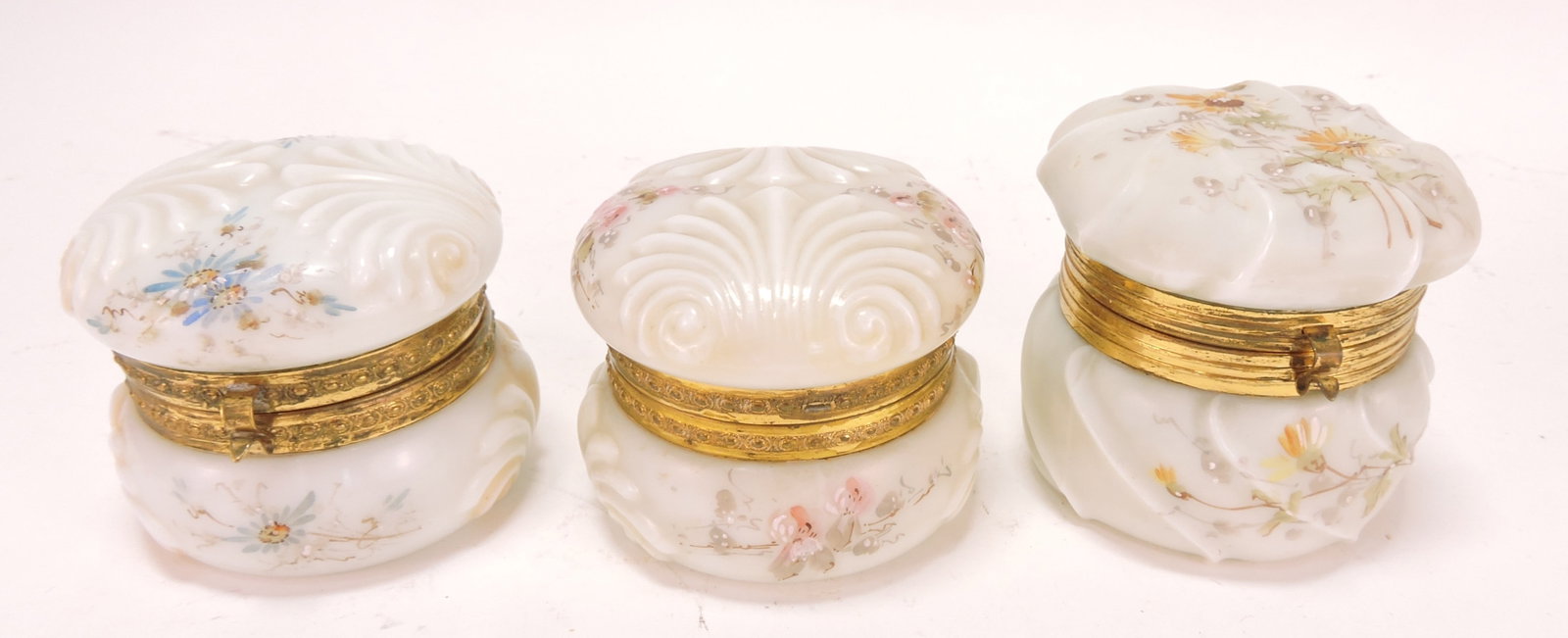 Wavecrest lot of 3 dresser jars, 3" (1 of 1)