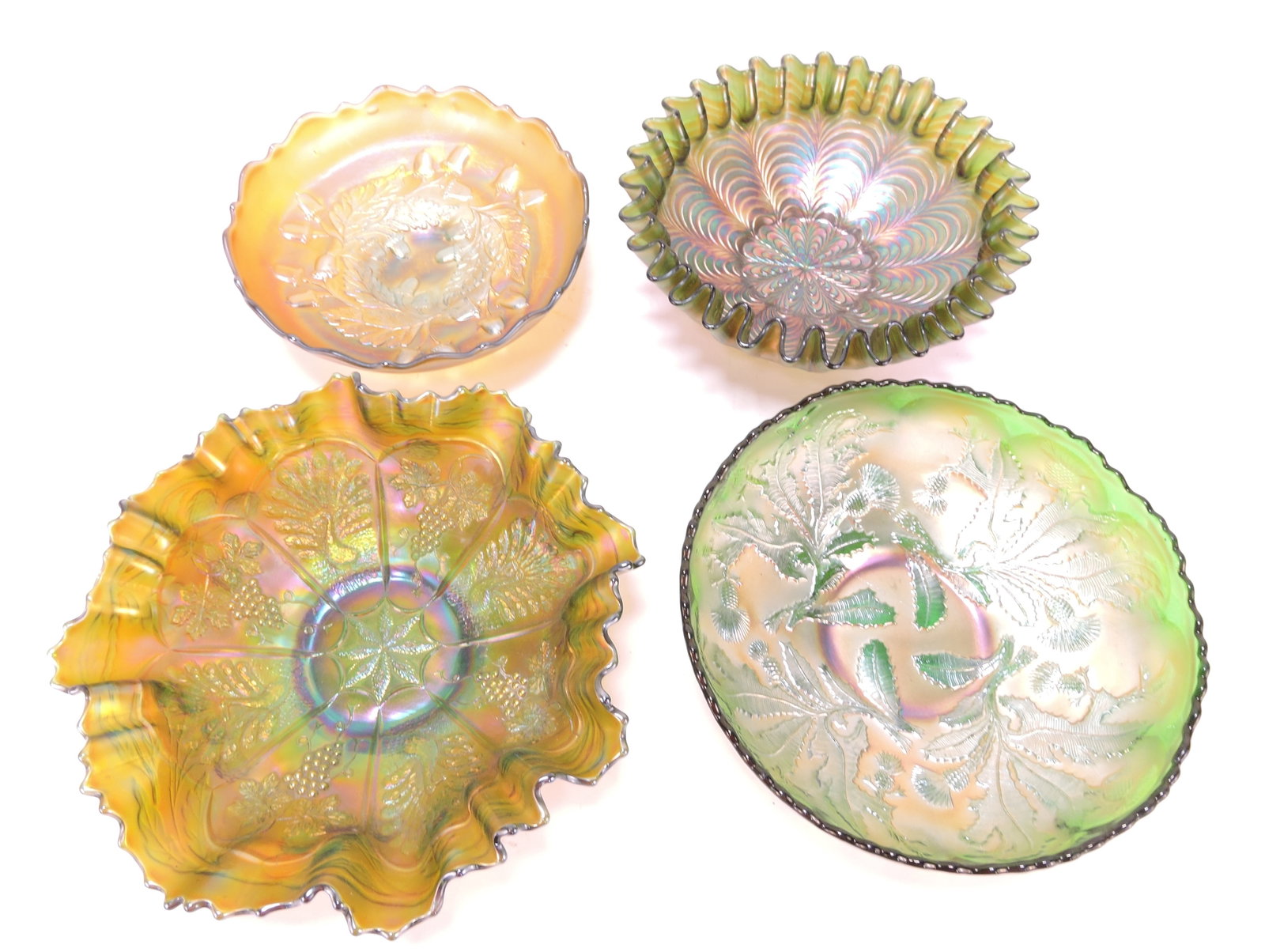 Green carnival glass lot of 4 bowls,: 7" to 9"