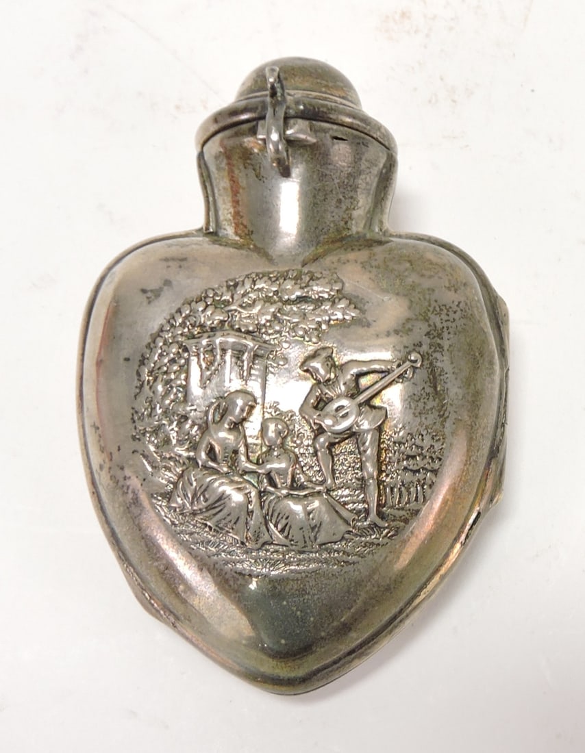 Victorian emerald green heart shaped (1 of 4)