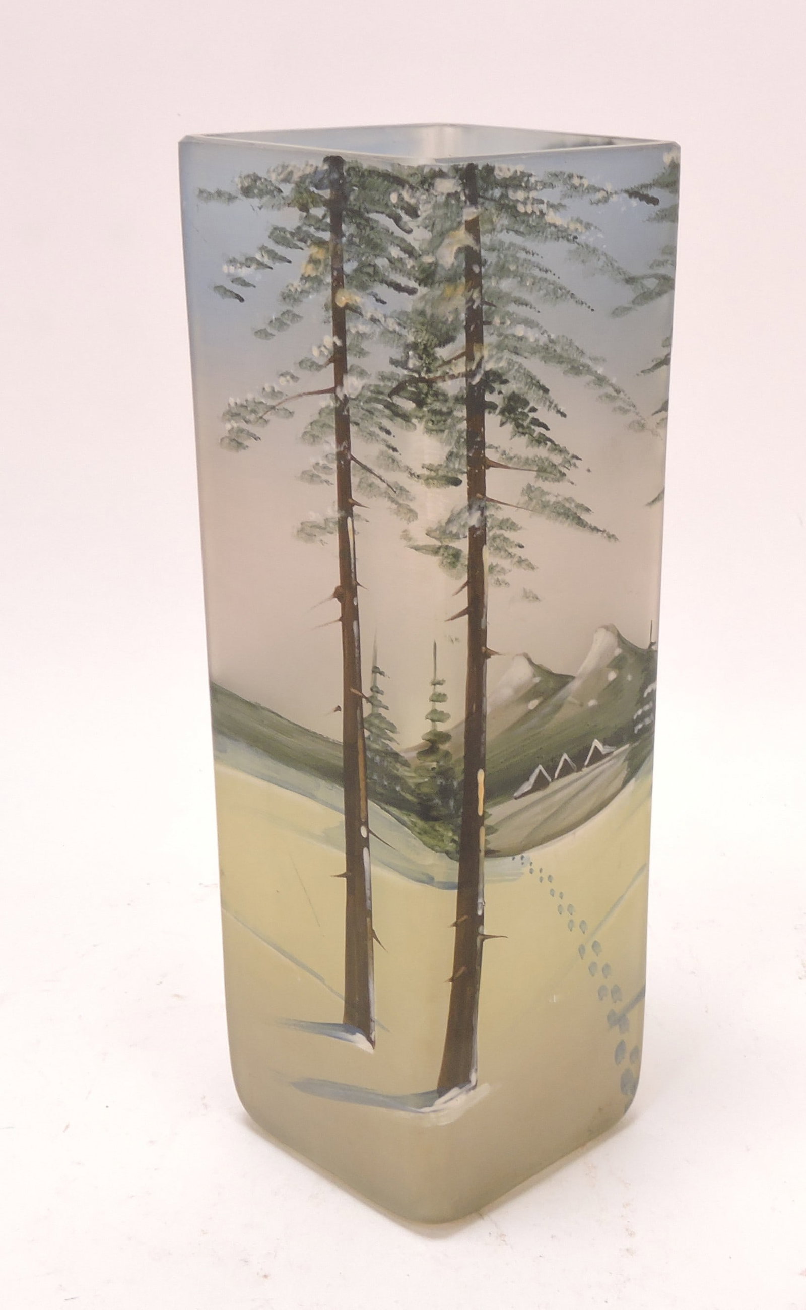 Czechoslovakia hand painted 7 1/2" (1 of 2)