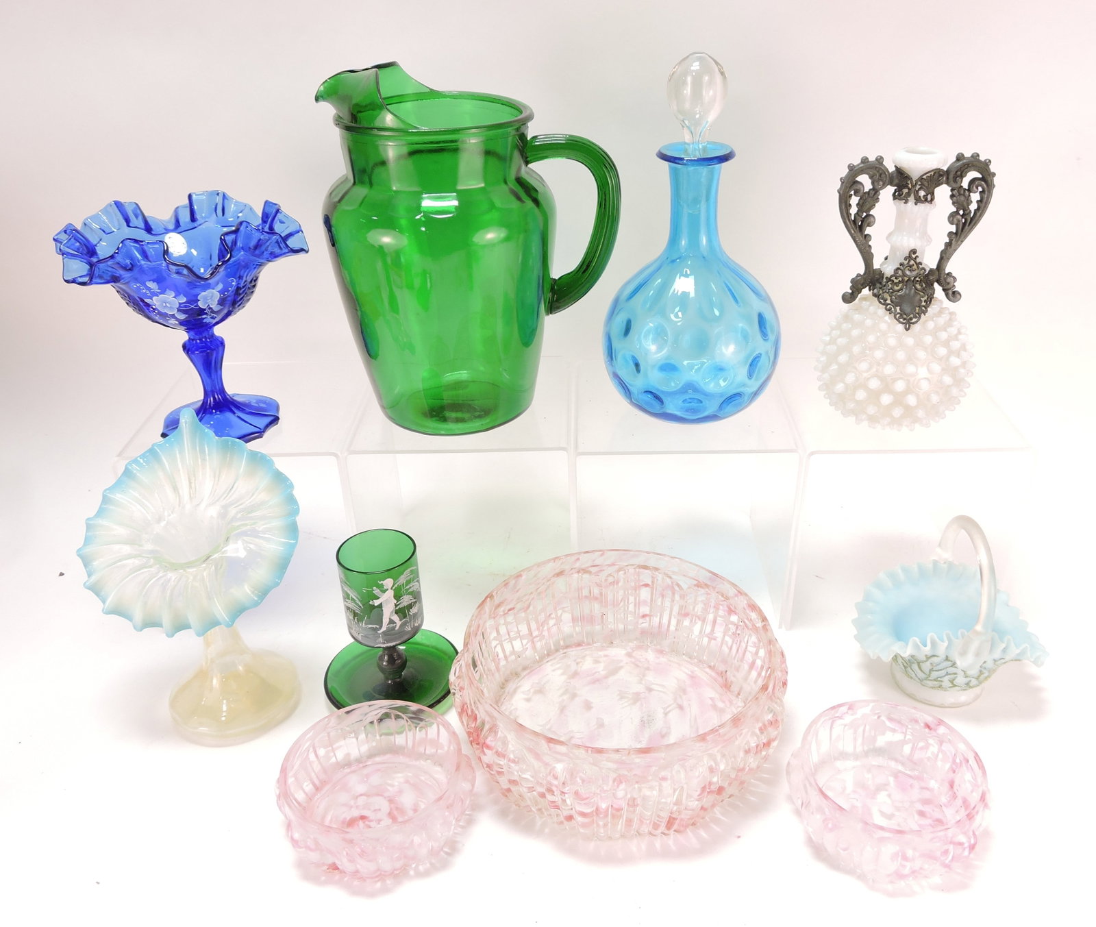 Lot of 10 assorted glass pieces: .