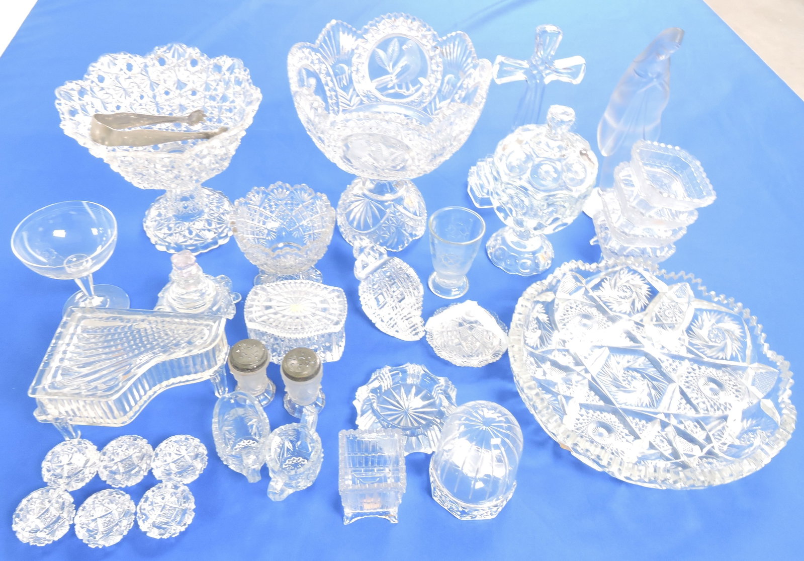 Lot of assorted clear glass items (1 of 1)