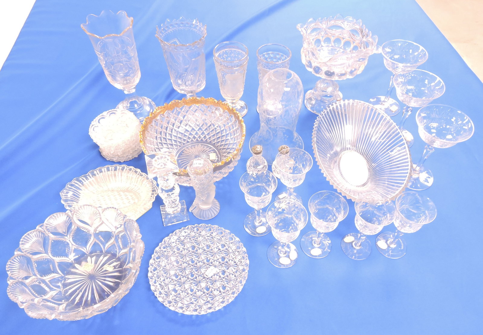 Lot of assorted clear glass items (1 of 1)