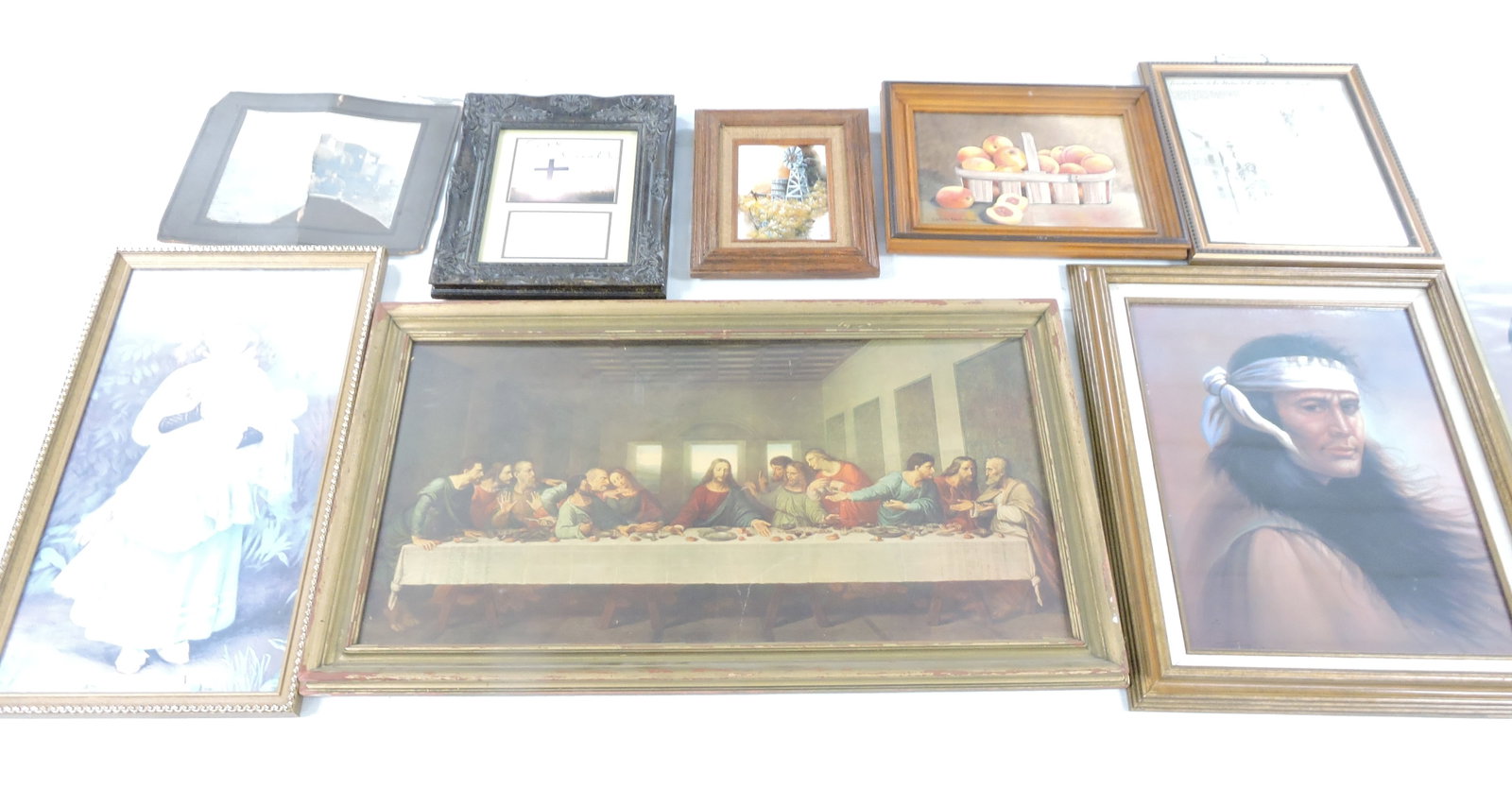 Lot of assorted pictures and frames (1 of 1)