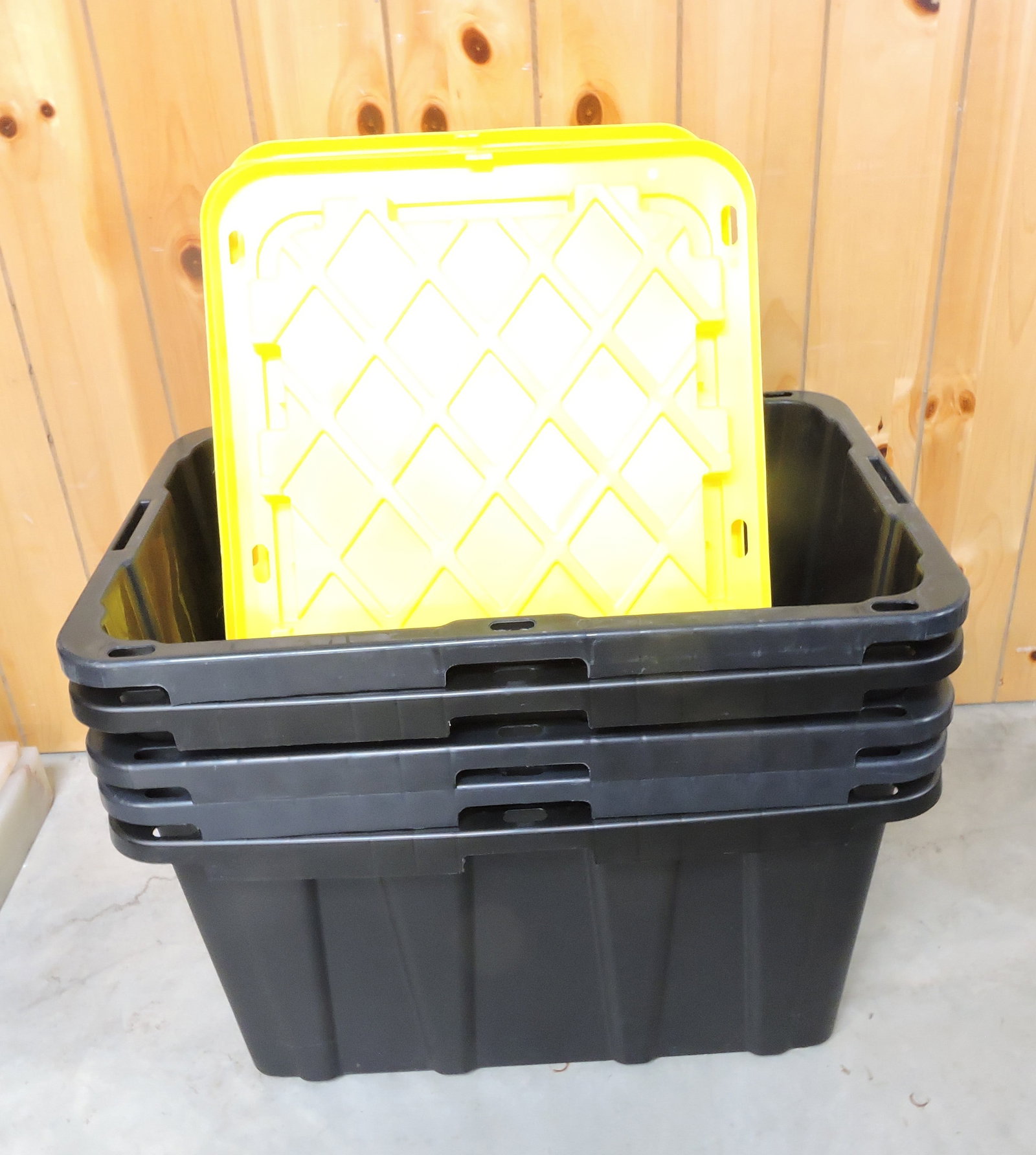 Lot of 5 black/yellow plastic totes with: lids