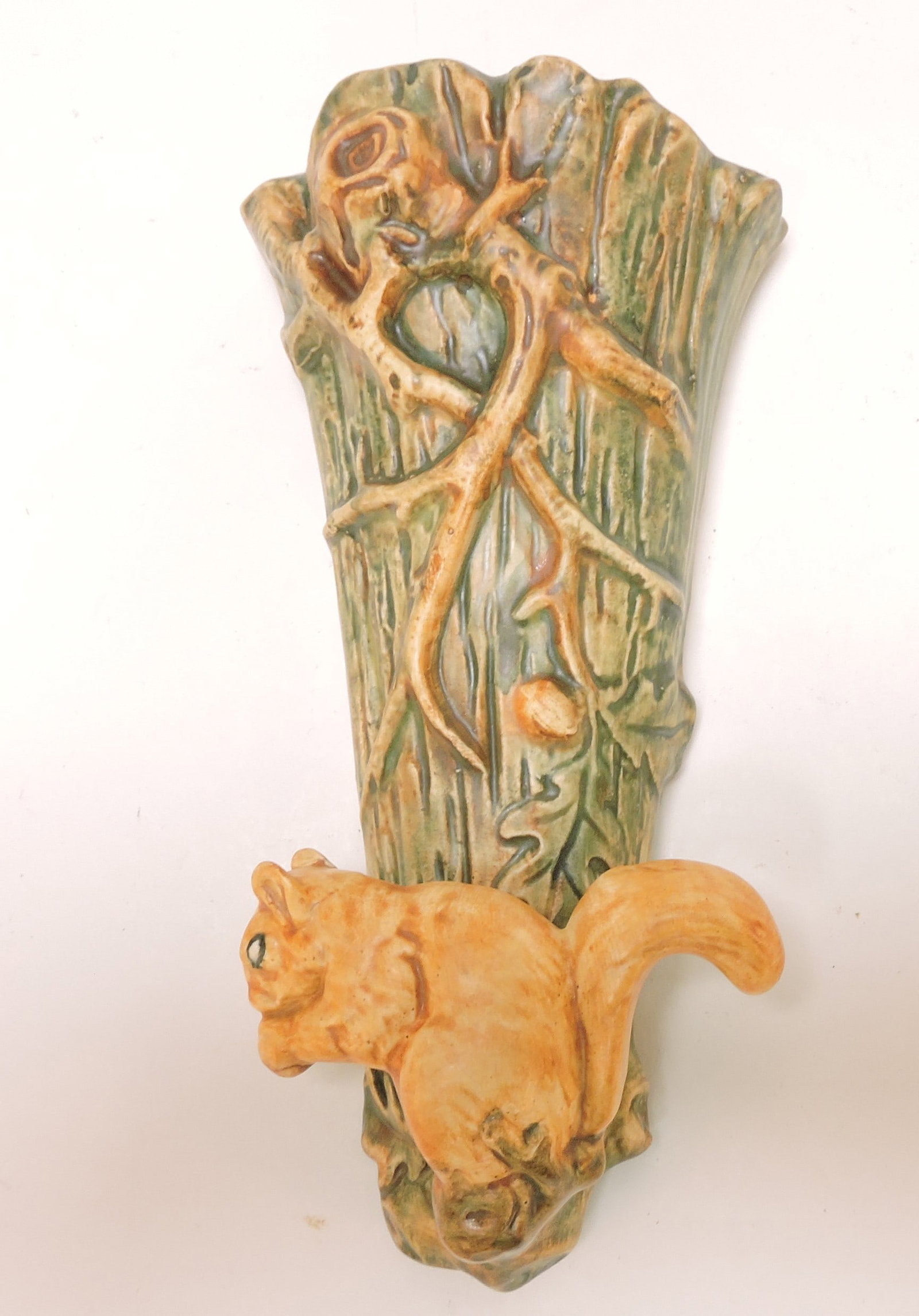 Weller Pottery 'Woodcraft' squirrel wall: pocket, 10"