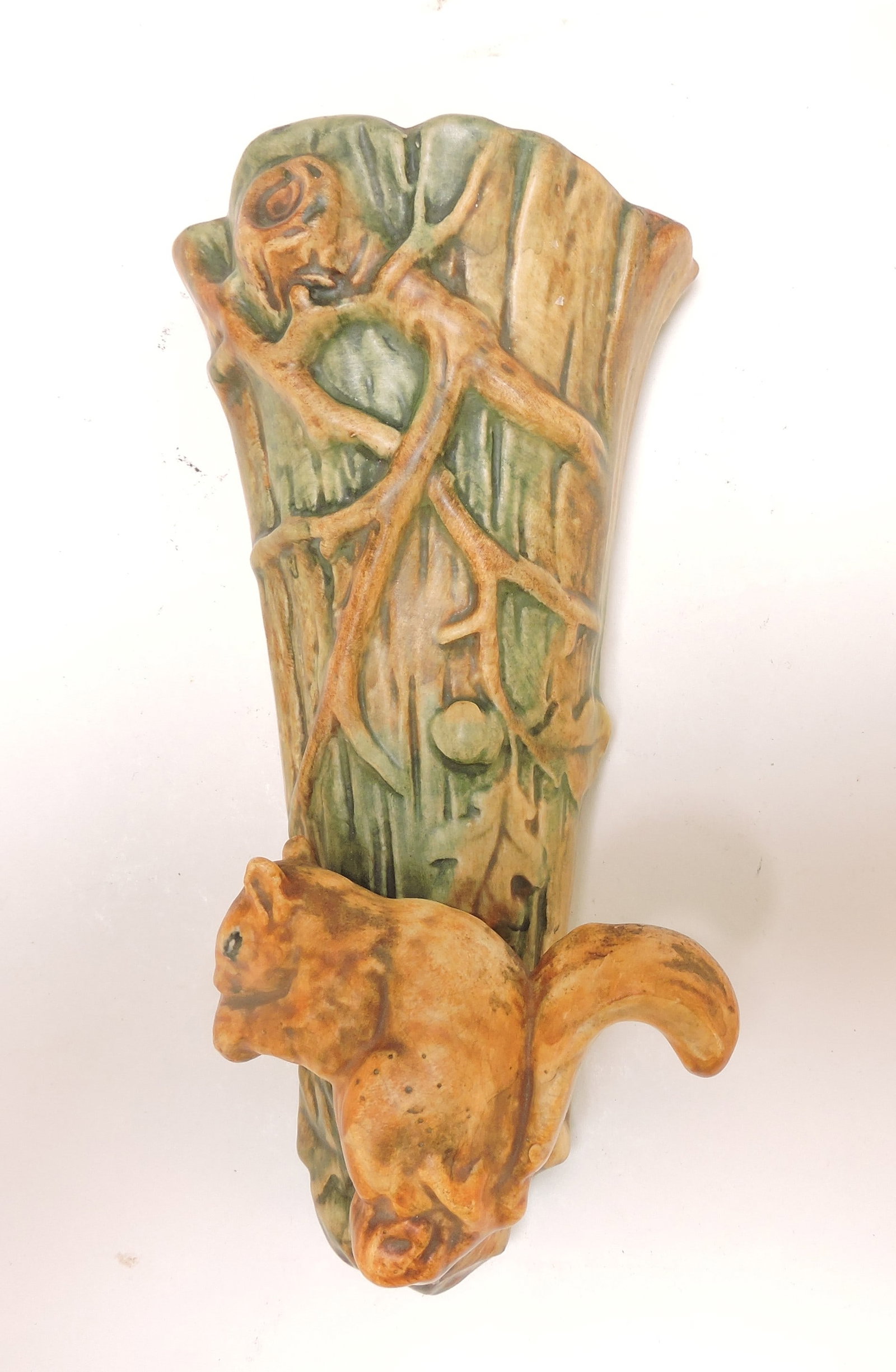 Weller Pottery 'Woodcraft' squirrel wall (1 of 1)