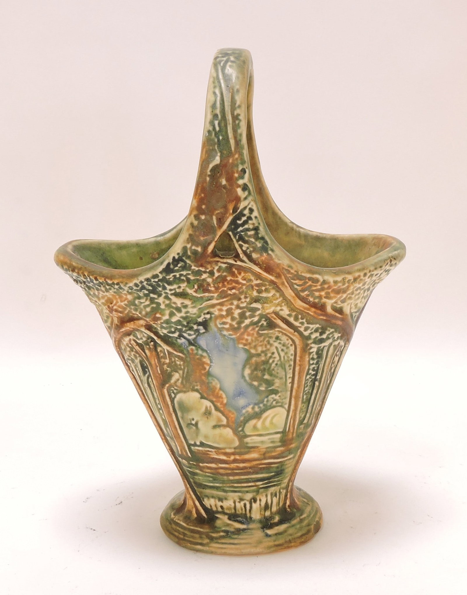 Weller Pottery 'Forest' 9" basket: .