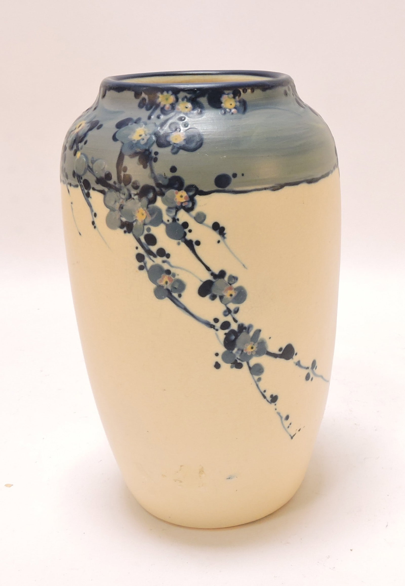 Weller Pottery Hudson 7 1/2" vase: .