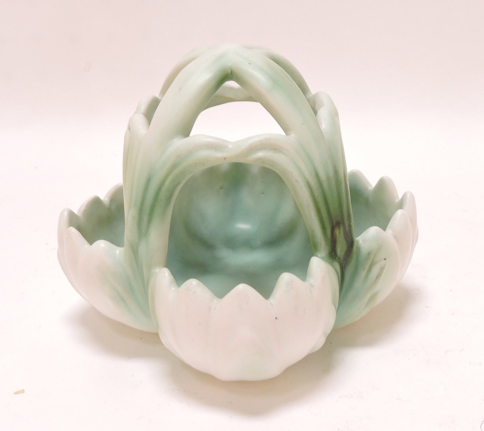 Weller Pottery flower basket, 5": .