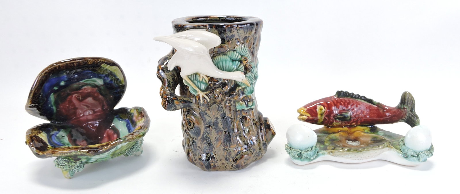 Contemporary majolica lot of 3 pieces: .