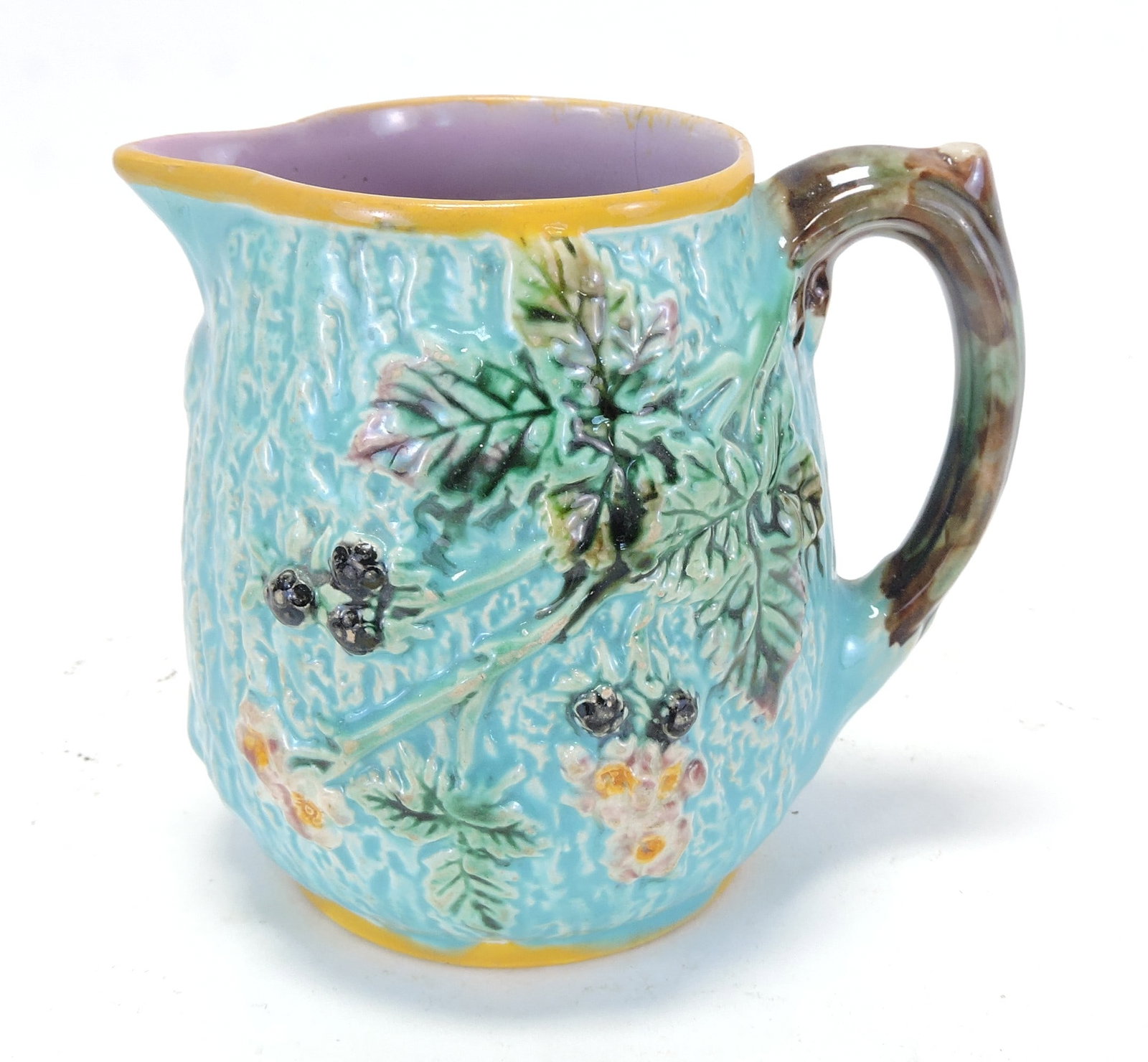 Wedgwood majolica blackberry creamer, (1 of 1)