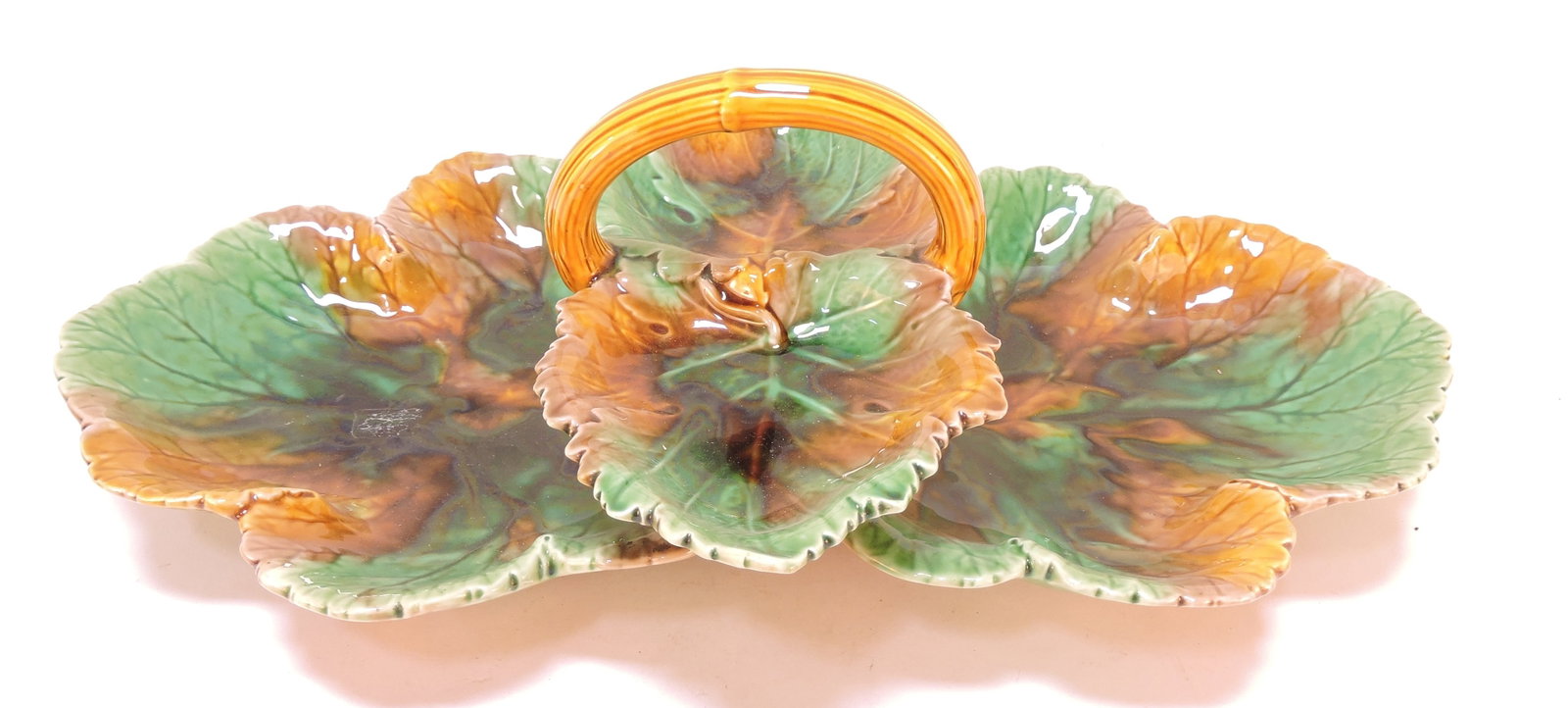 Wedgwood majolica leaf server, (1 of 1)