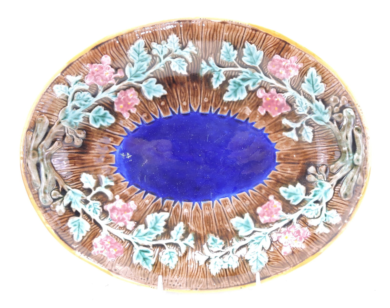 Majolica picket fence and floral platter: with cobalt center, 13"