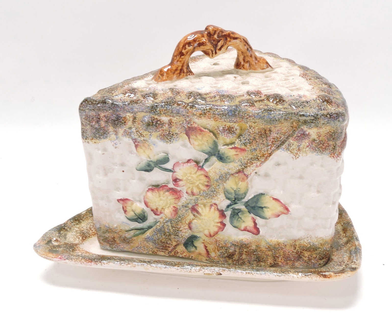 Majolica albino wedge cheese keeper, (1 of 1)