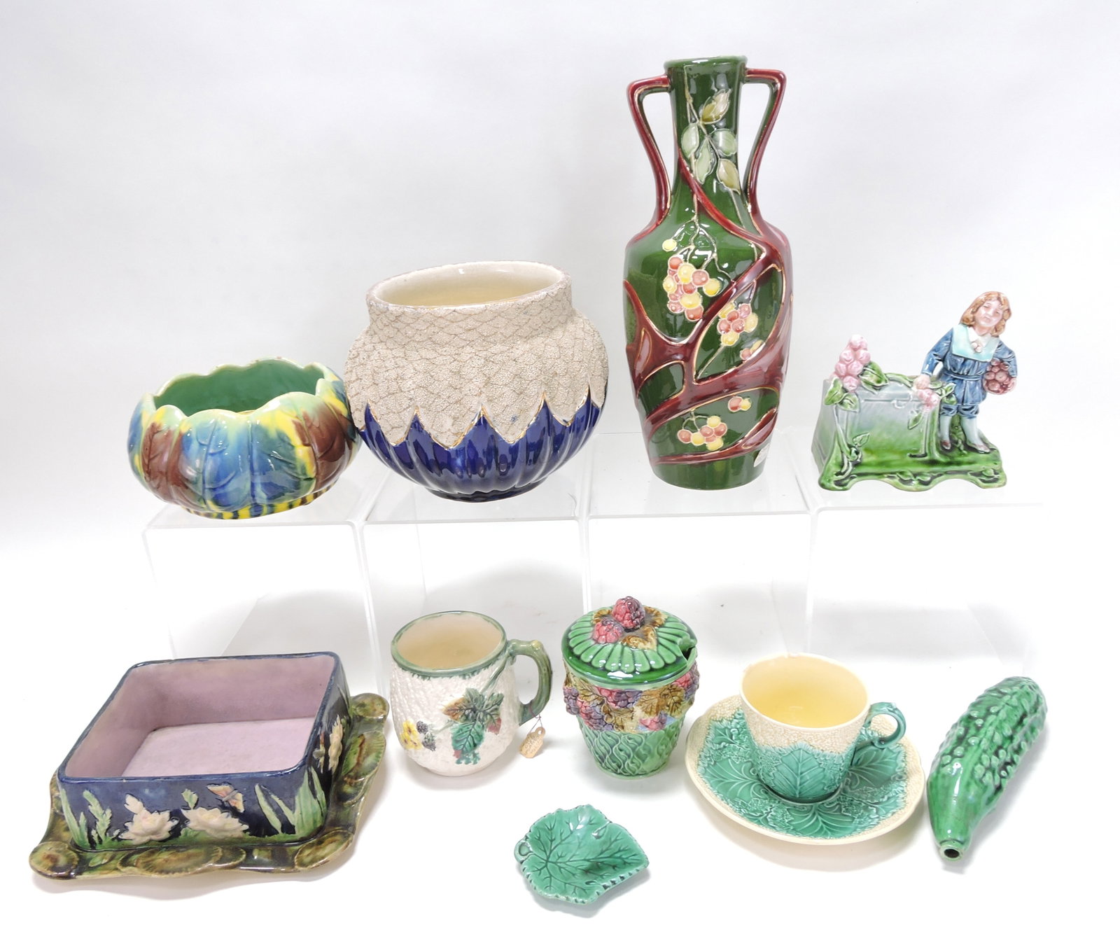 Majolica lot of 10 pieces, various: condition