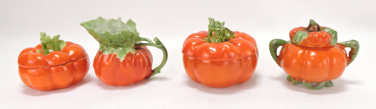 Royal Bayreuth lot of 4 tomato pieces: .