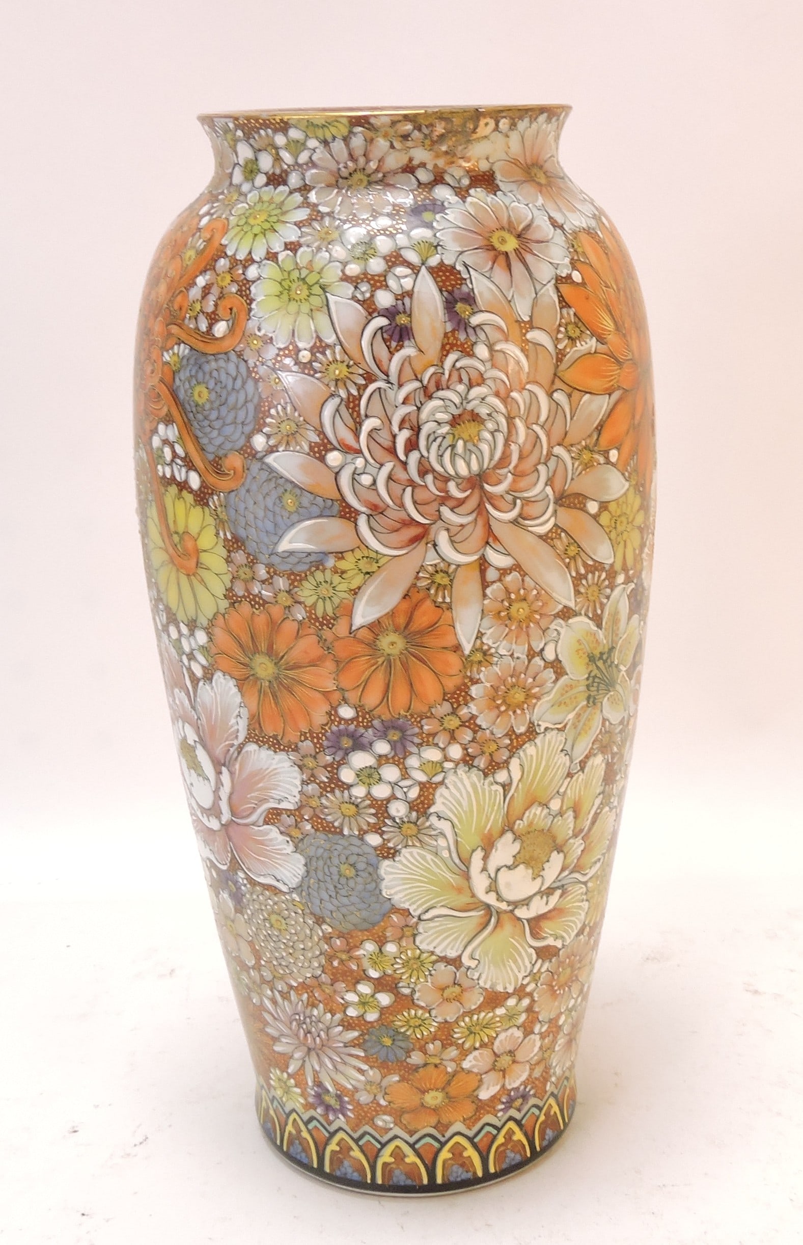 Oriental porcelain 1000 flower vase,: 9 1/2"