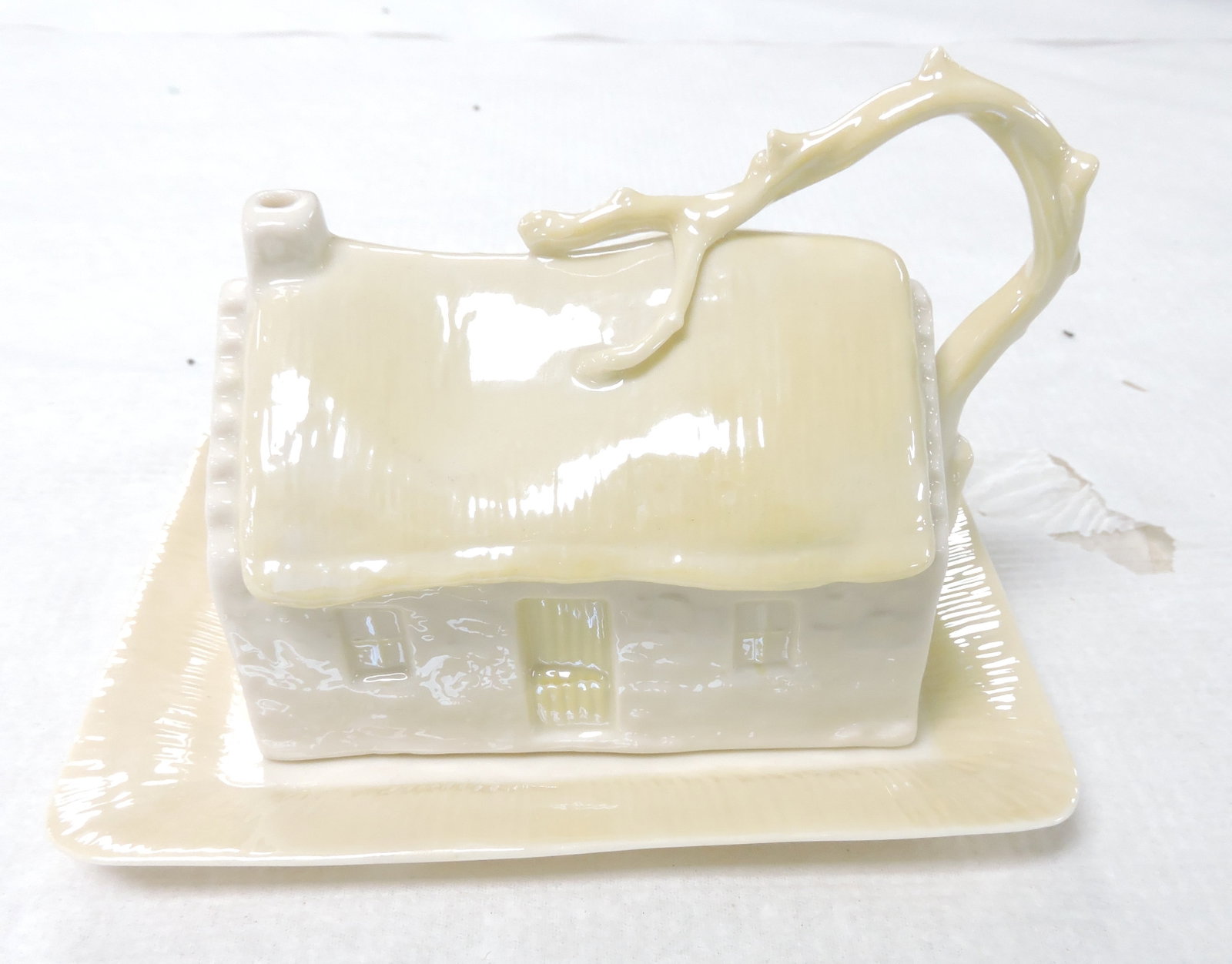 Belleek cabin butter dish: .