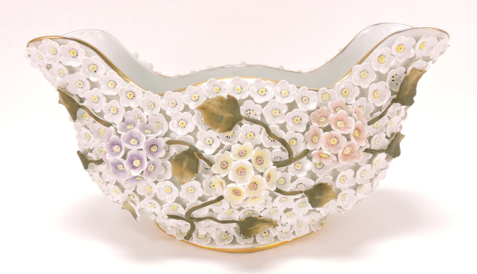 Porcelain table center with flower - 2