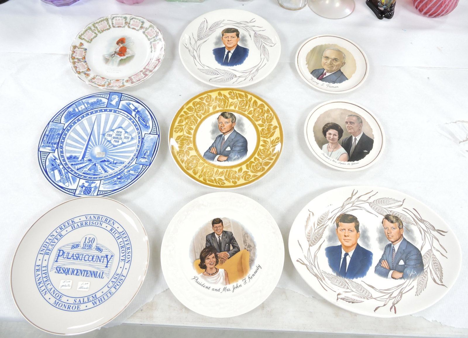 Lot of 9 commemorative plates,: 7" to 13"