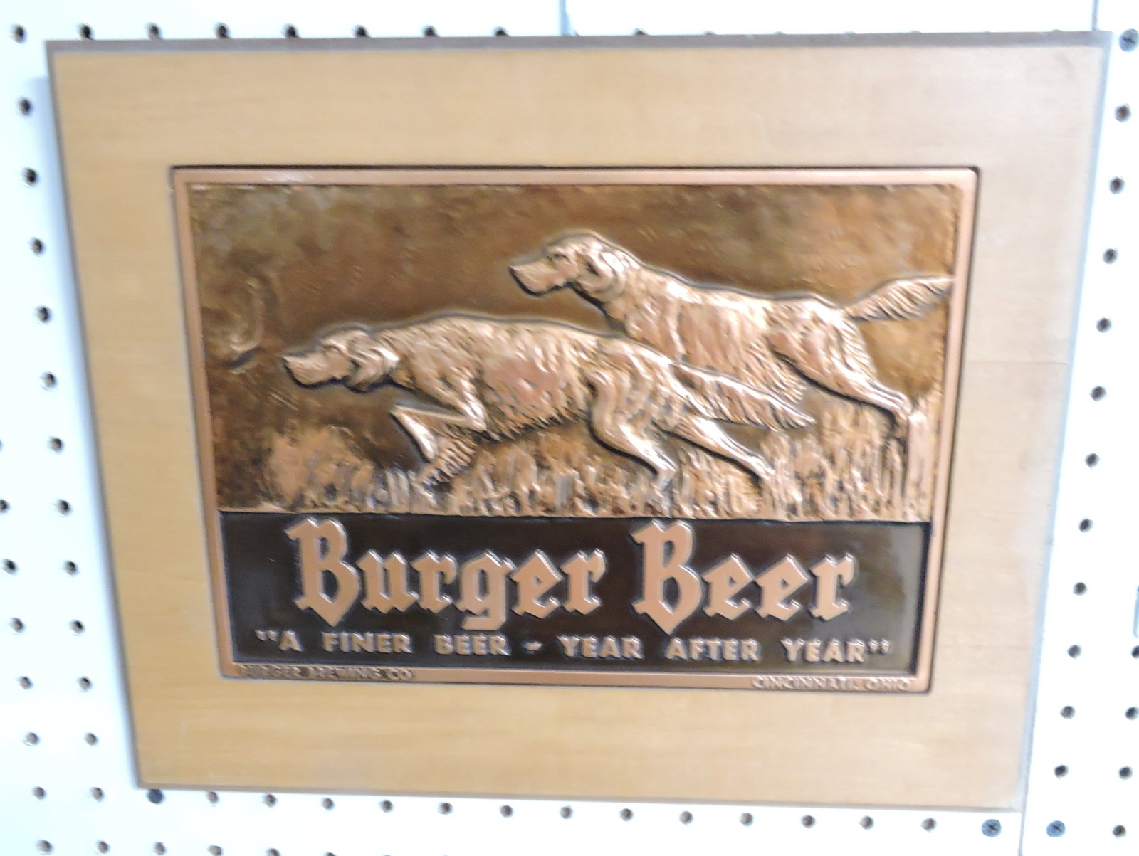 Burger Beer hunting dog sign, 10"x14": .