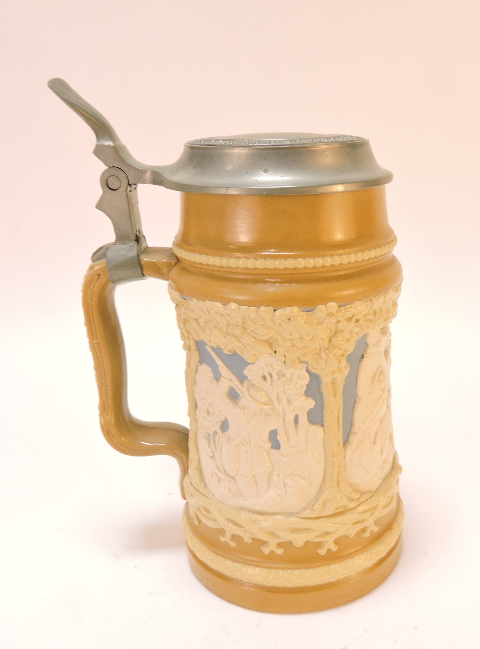 Mettlach #812 stein, 1/2L, 8" - 3