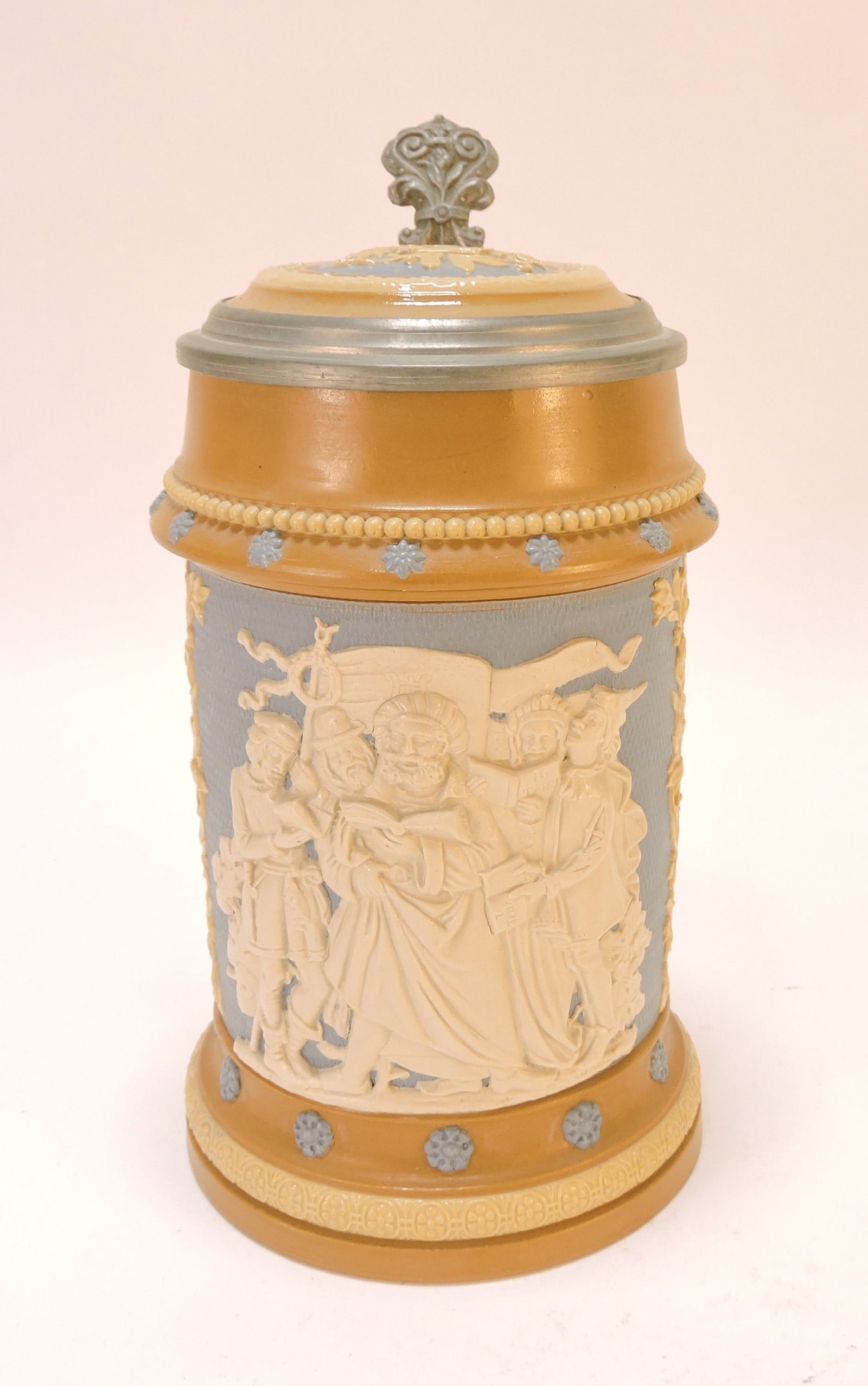 Mettlach #202 stein, 1/2L, 7 3/4": .