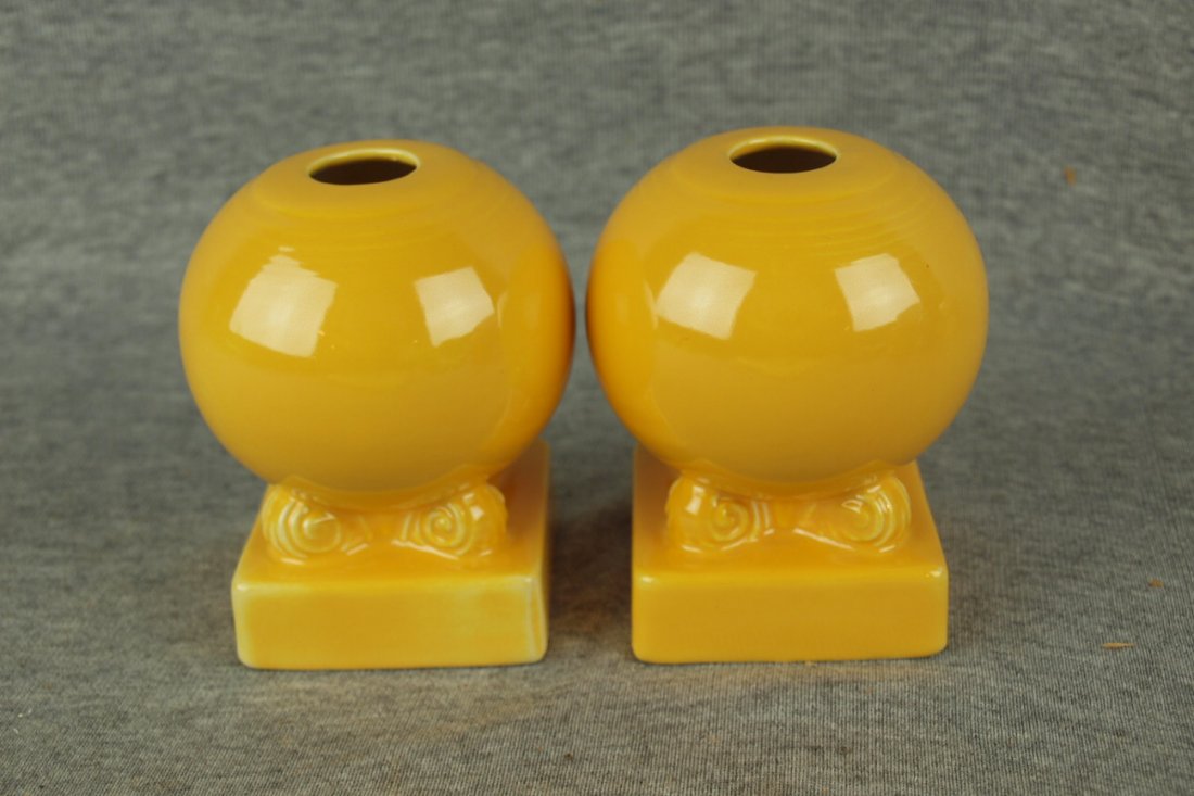 Fiesta pair of bulb candles, yellow: Fiesta pair of bulb candles, yellow