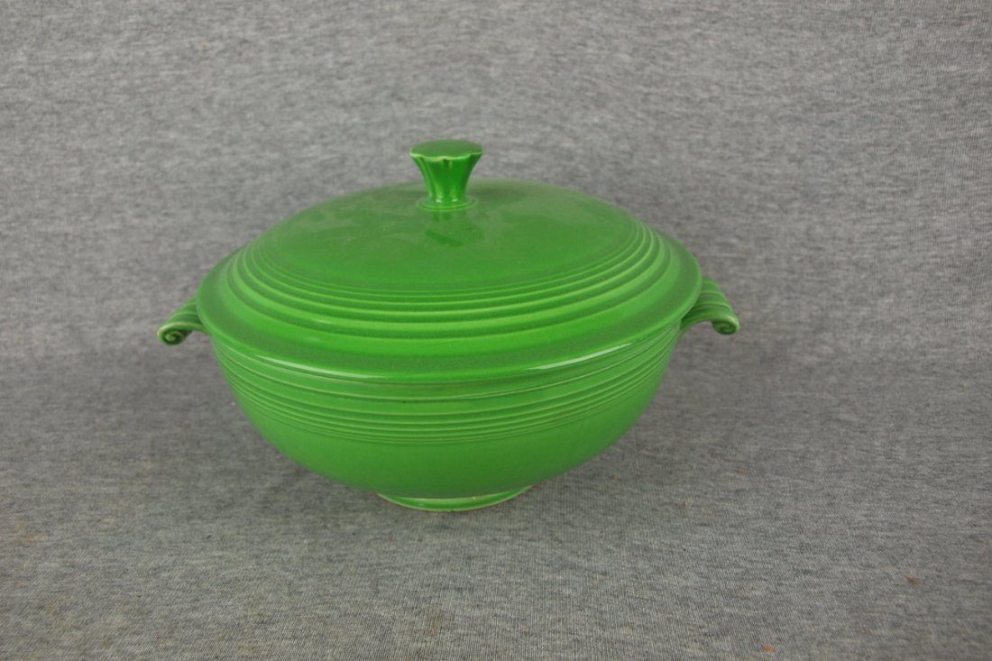 Fiesta casserole, medium green , minor nick to base han: Fiesta casserole, medium green , minor nick to base handle