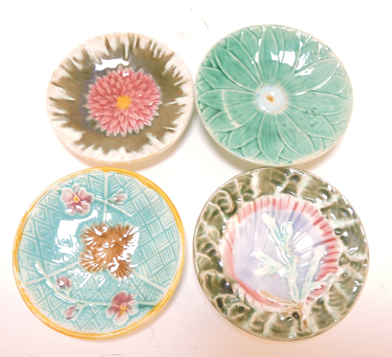 Wedgwood and Holdcroft lot of: 4 butter pats